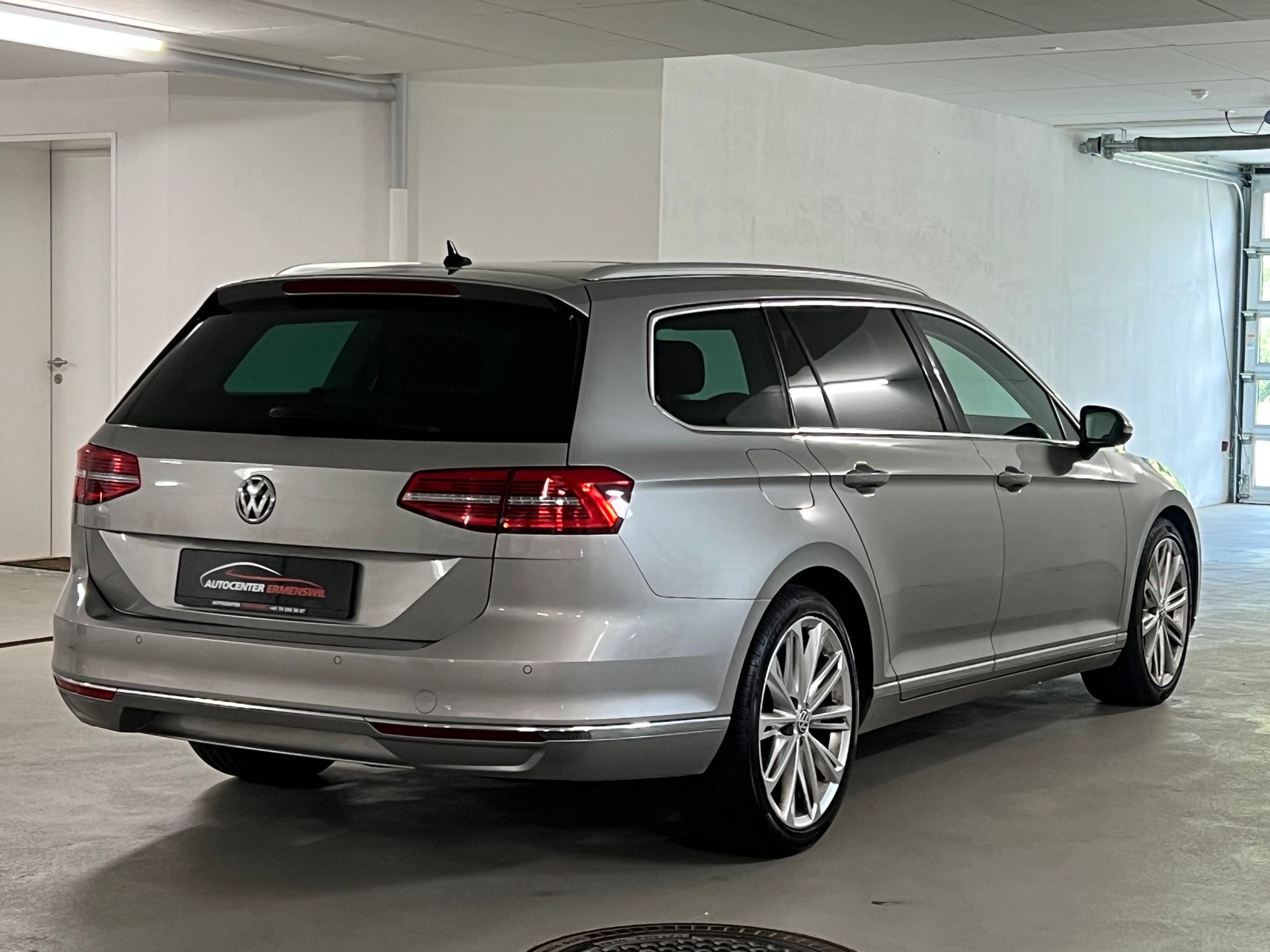 VW Passat Variant 2.0 TDI BMT Highline DSG Anhängerkupplung-image-6