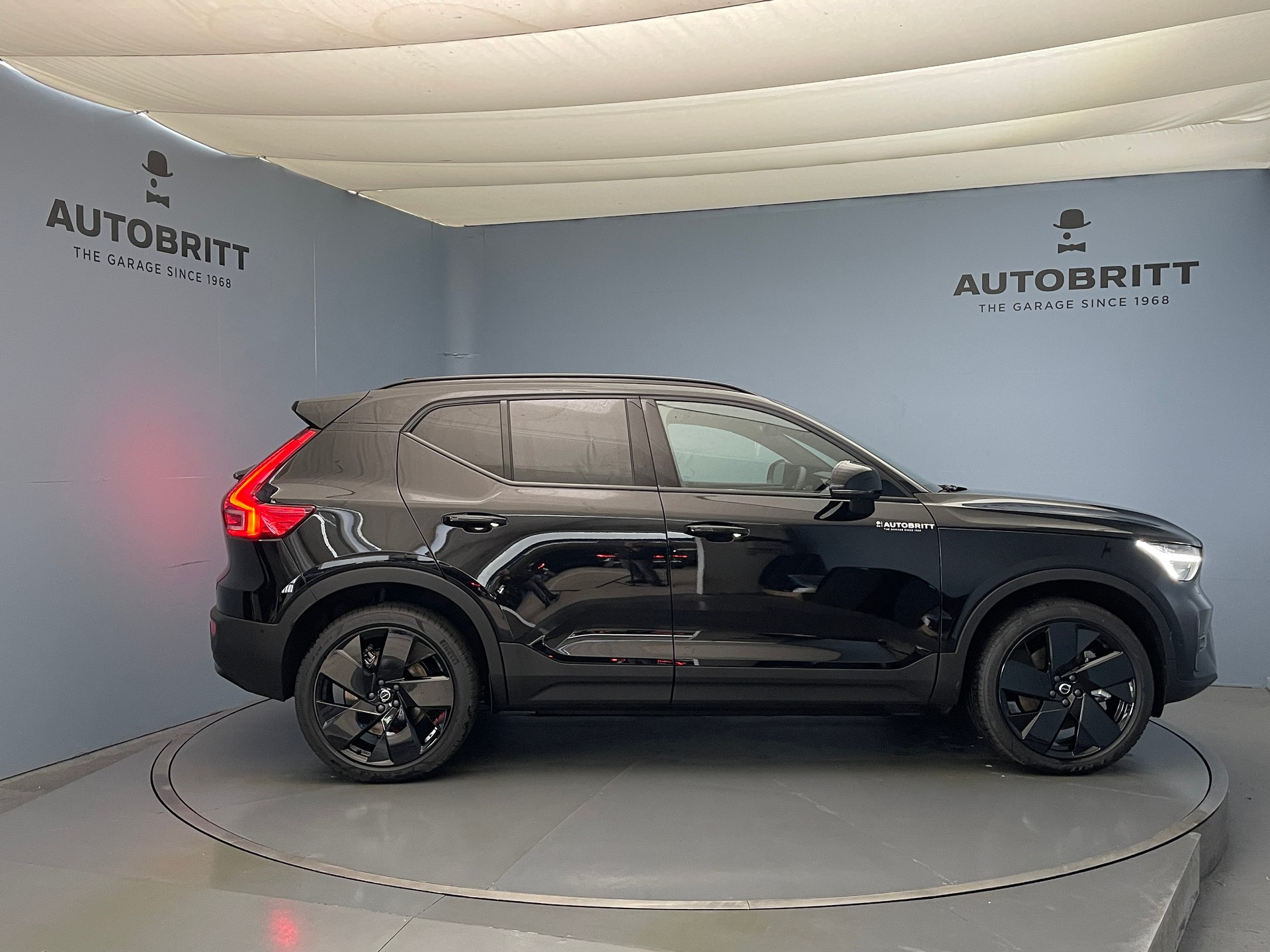 VOLVO EX40 Twin Black Edition AWD-showroom-element-2