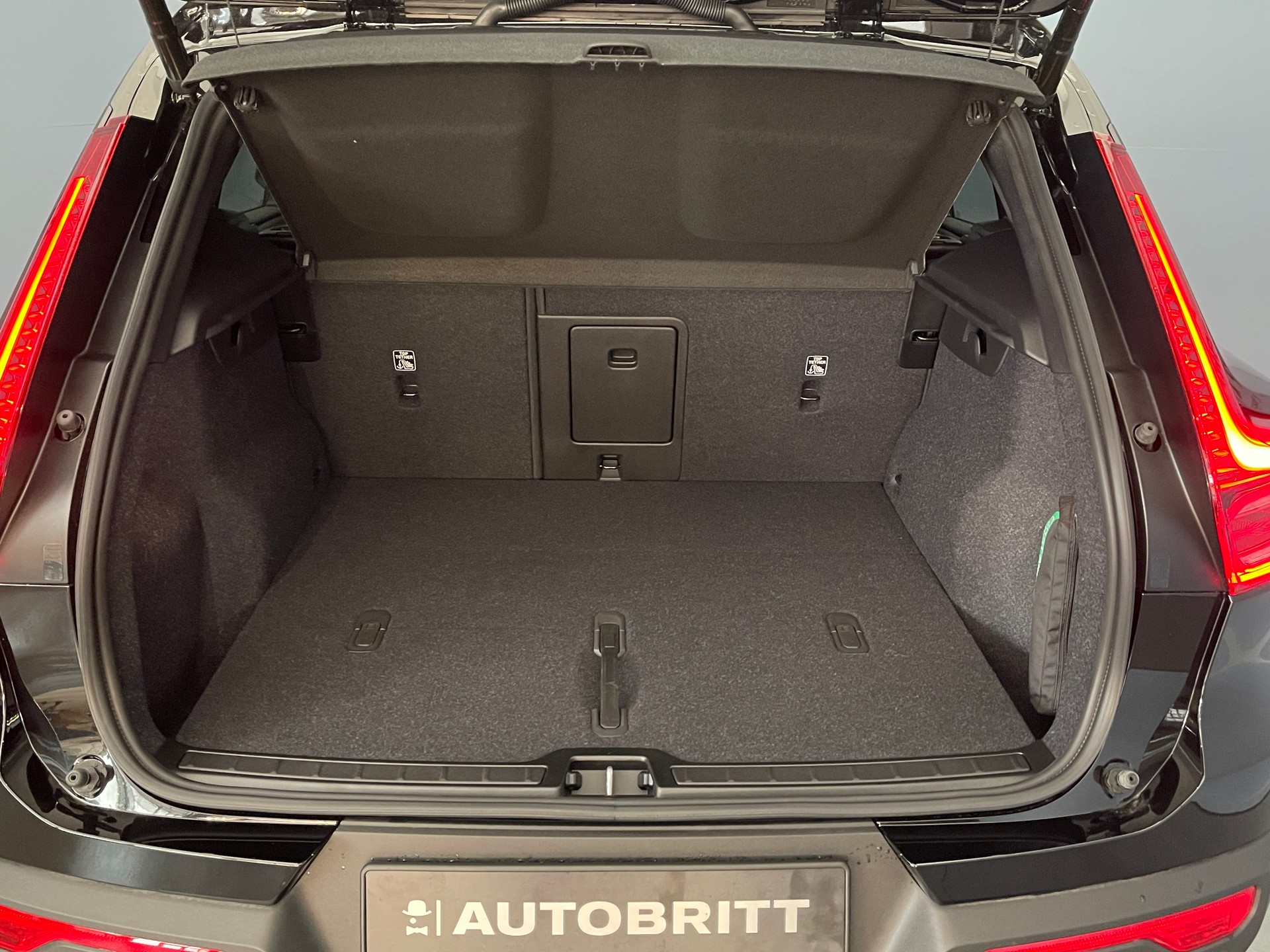 VOLVO EX40 Twin Black Edition AWD-image-13