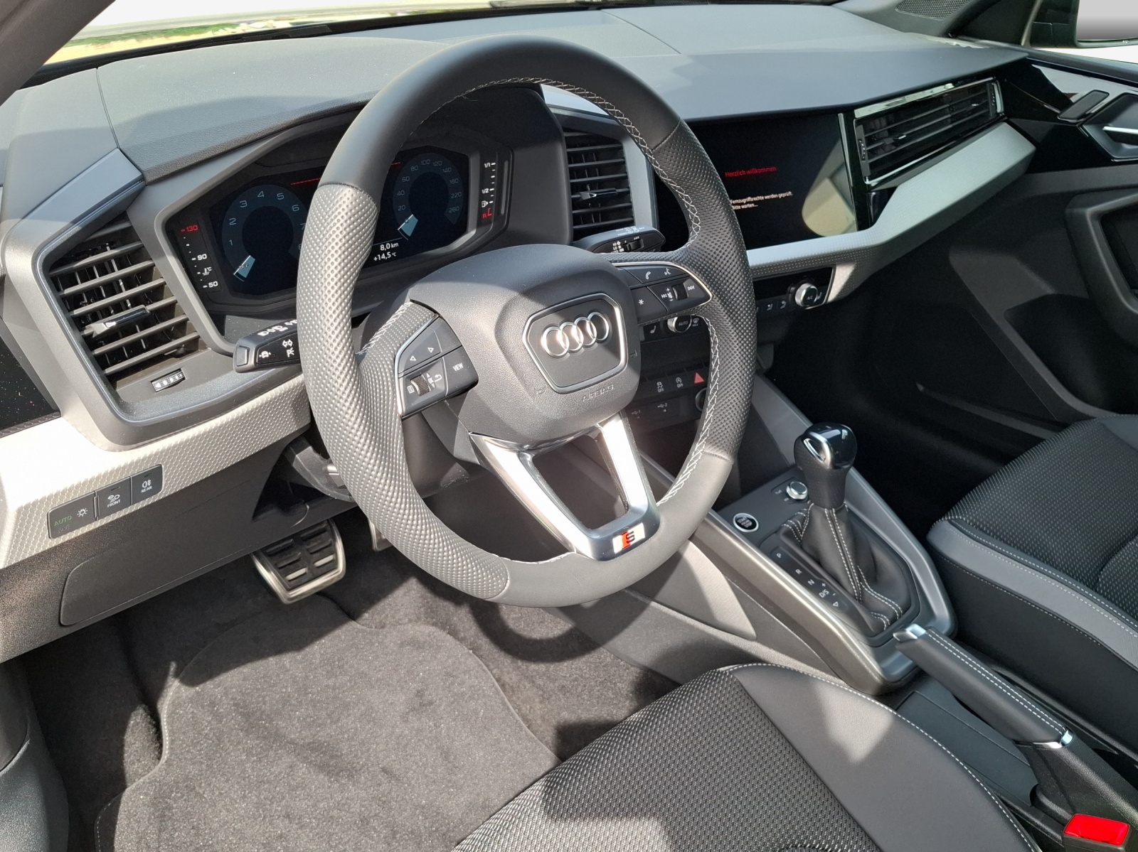 AUDI A1 Sportback 30 TFSI S Line Attraction S-tronic-image-15