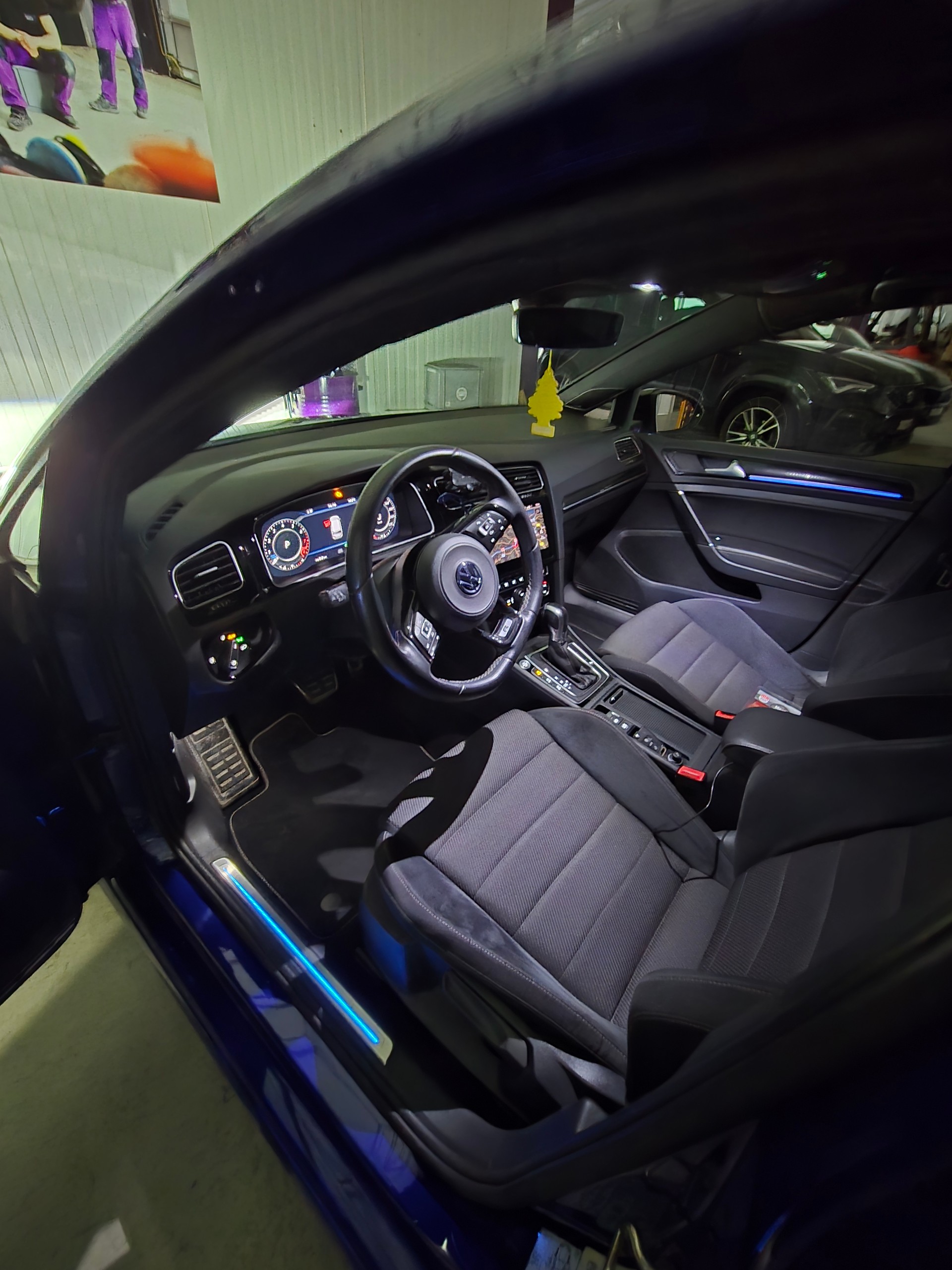 VW 2.0 TSI R 310 DSG 4motion-image-5