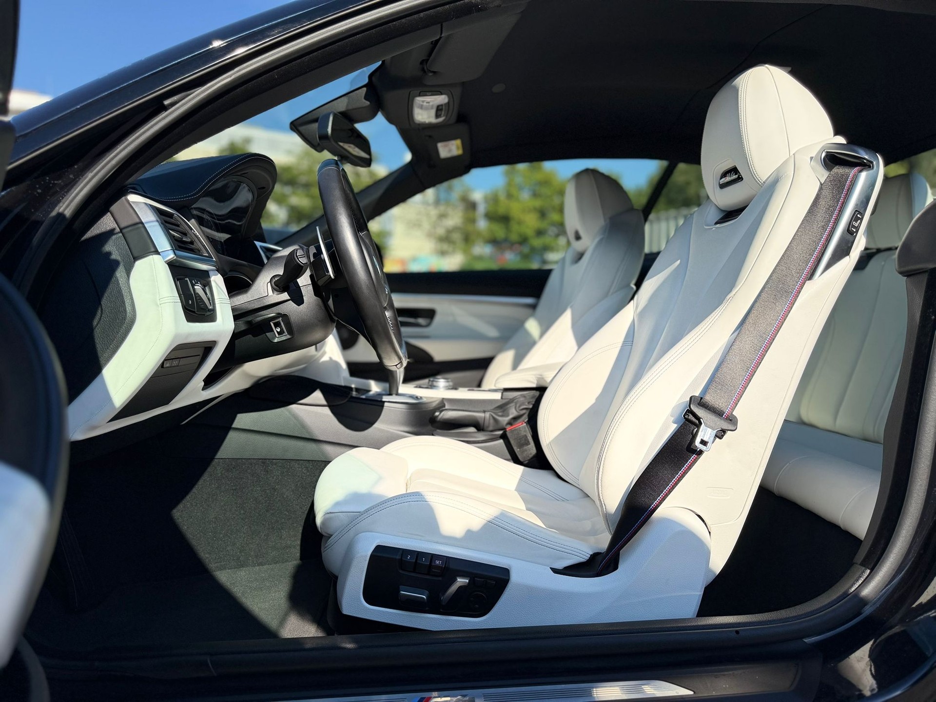 BMW M4 Cabriolet Drivelogic M Competition-image-12