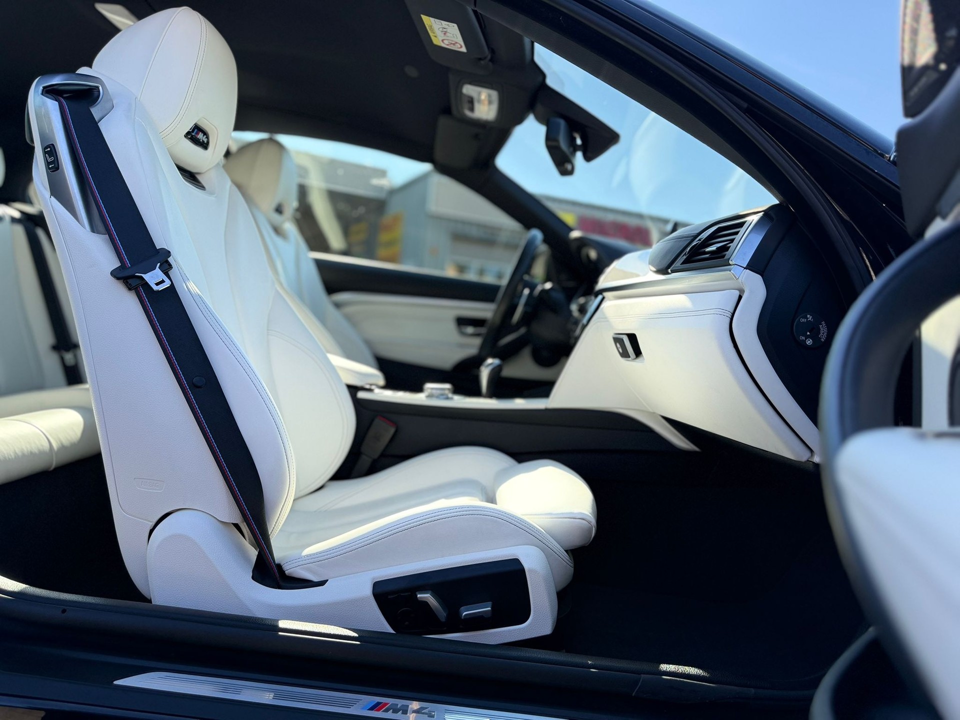 BMW M4 Cabriolet Drivelogic M Competition-image-13