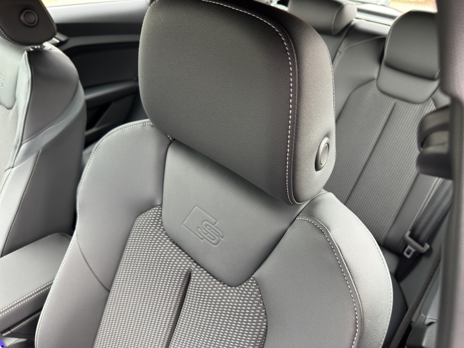 AUDI A1 Sportback 30 TFSI Attraction S-tronic-image-12