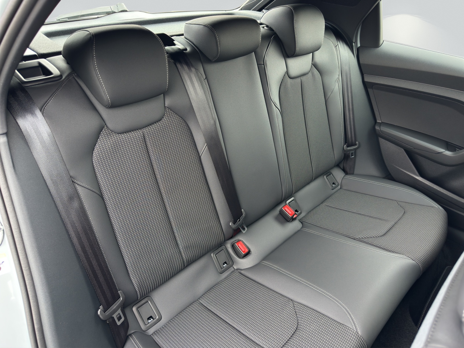 AUDI A1 Sportback 30 TFSI Attraction S-tronic-image-8