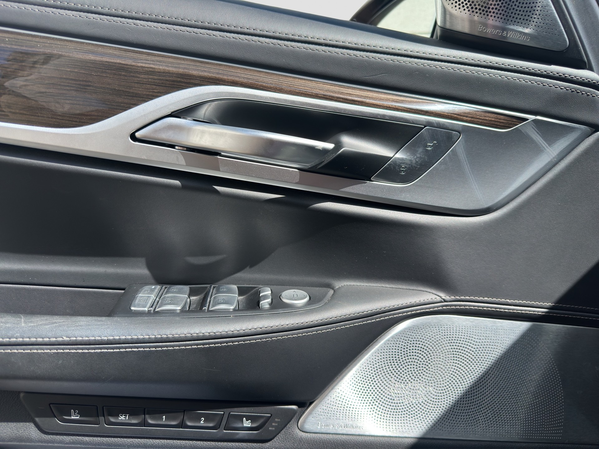 BMW M760Li xDrive Sport Getriebe-image-8