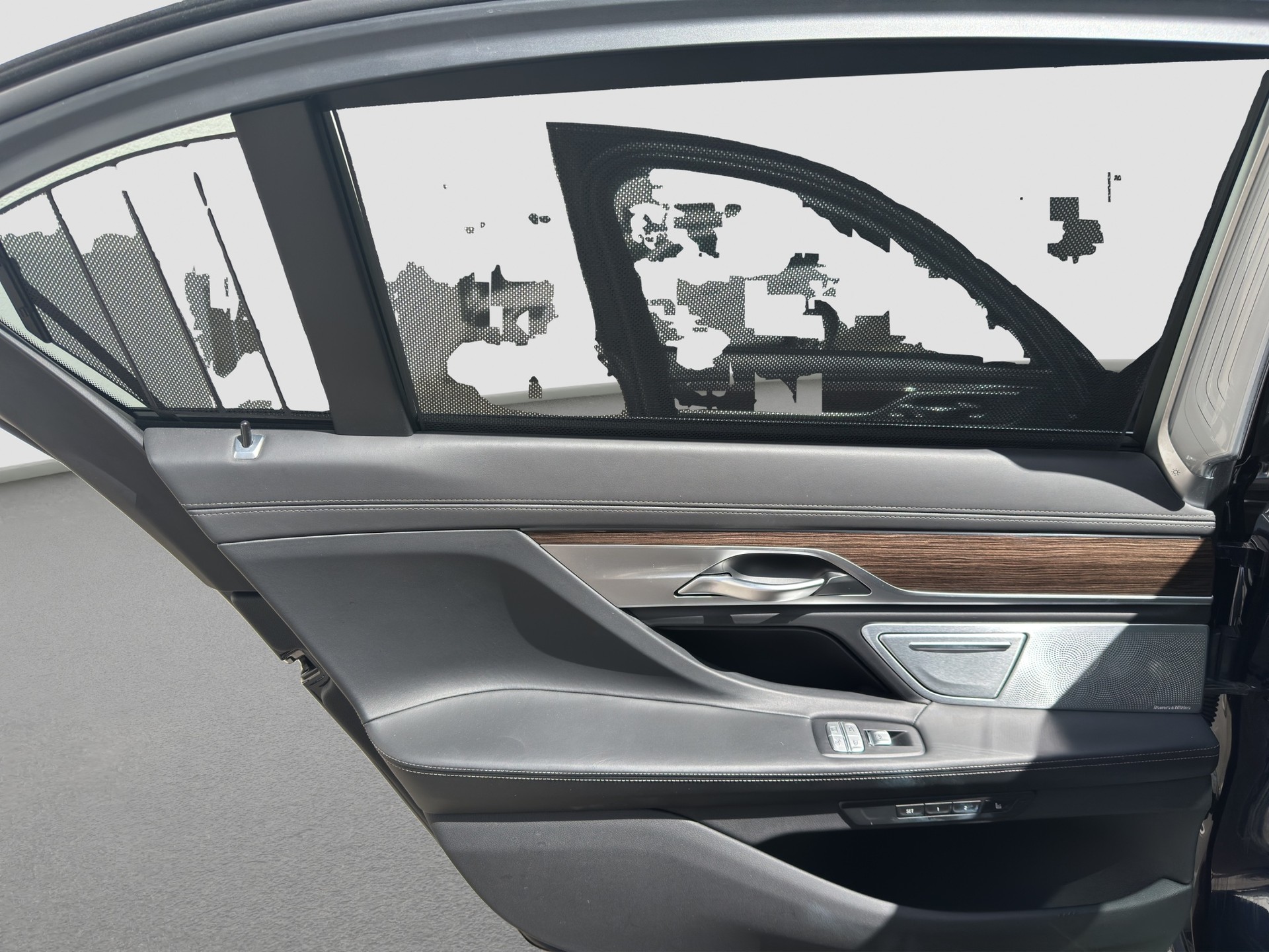 BMW M760Li xDrive Sport Getriebe-image-11