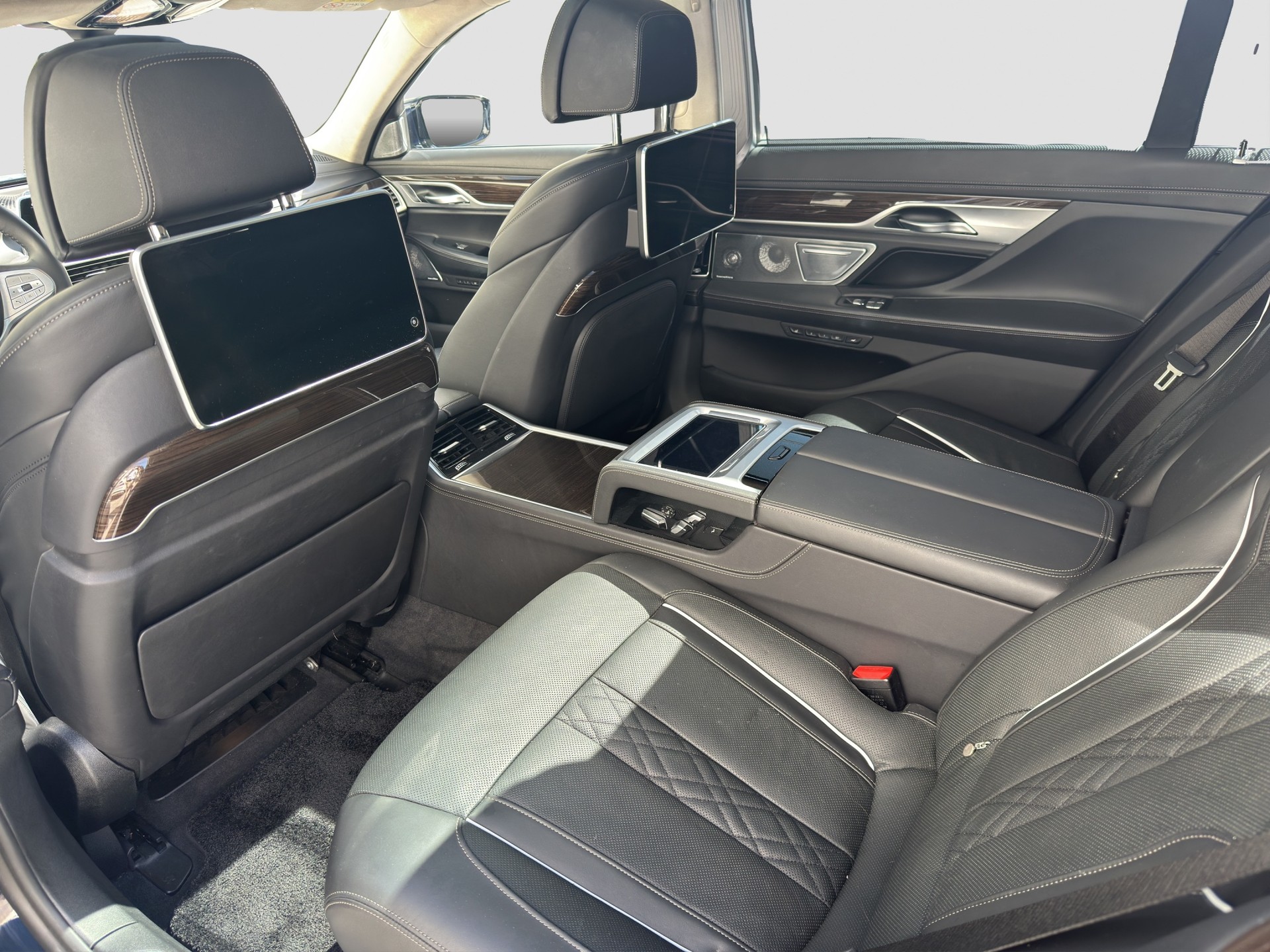 BMW M760Li xDrive Sport Getriebe-image-9