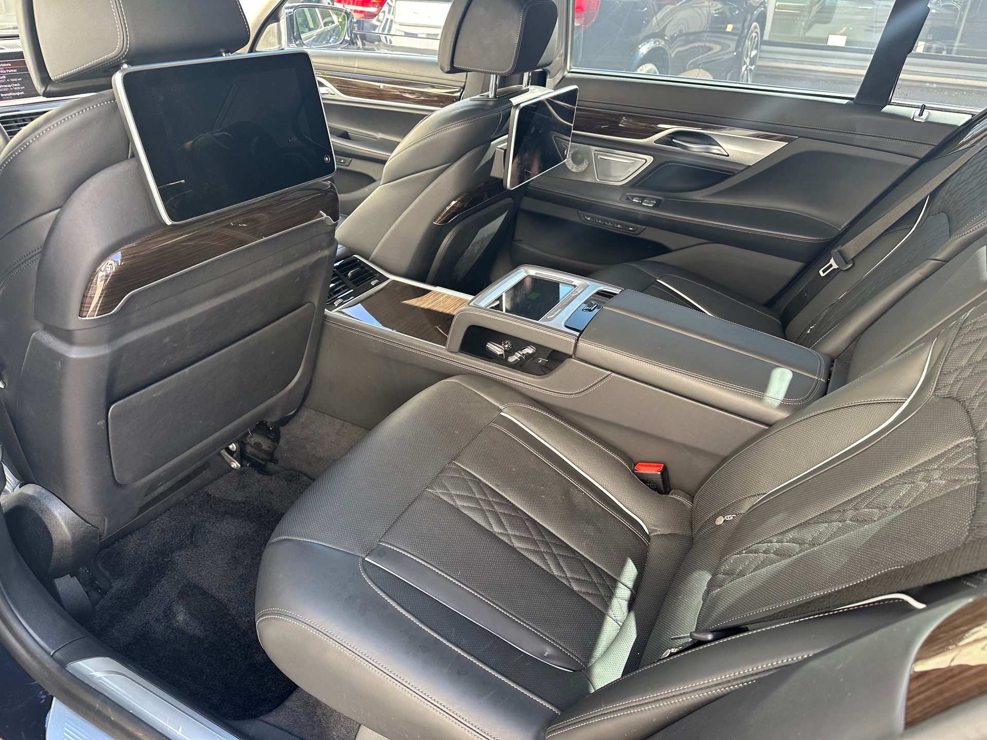 BMW M760Li xDrive Sport Getriebe-image-4