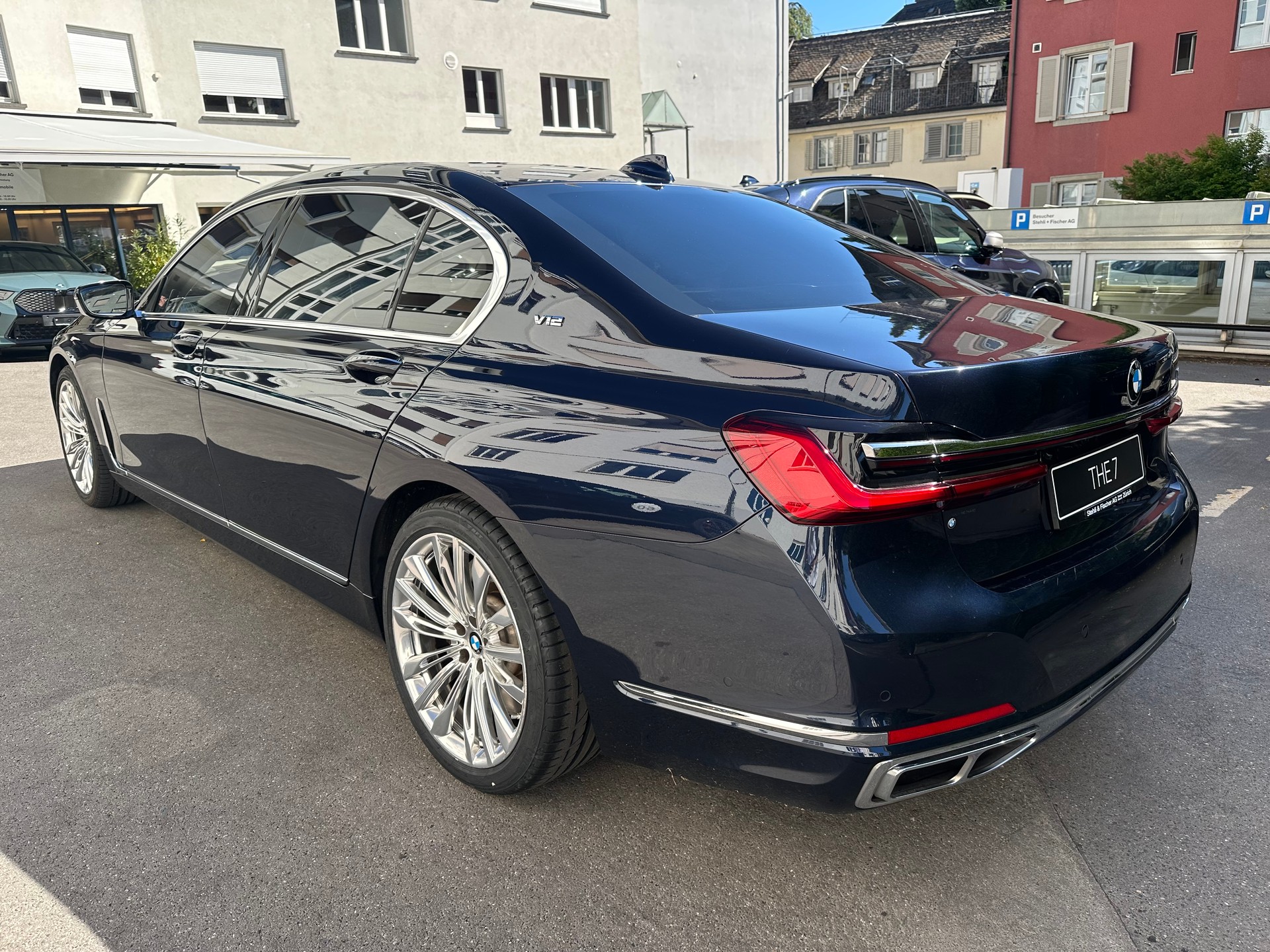 BMW M760Li xDrive Sport Getriebe-showroom-element-1