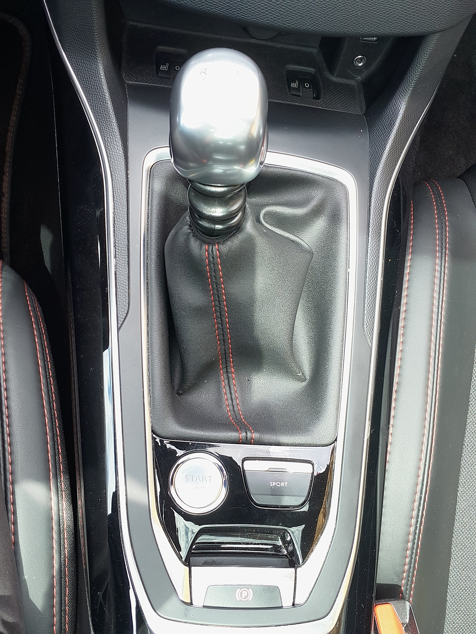 PEUGEOT 308 1.6 GTi-image-8