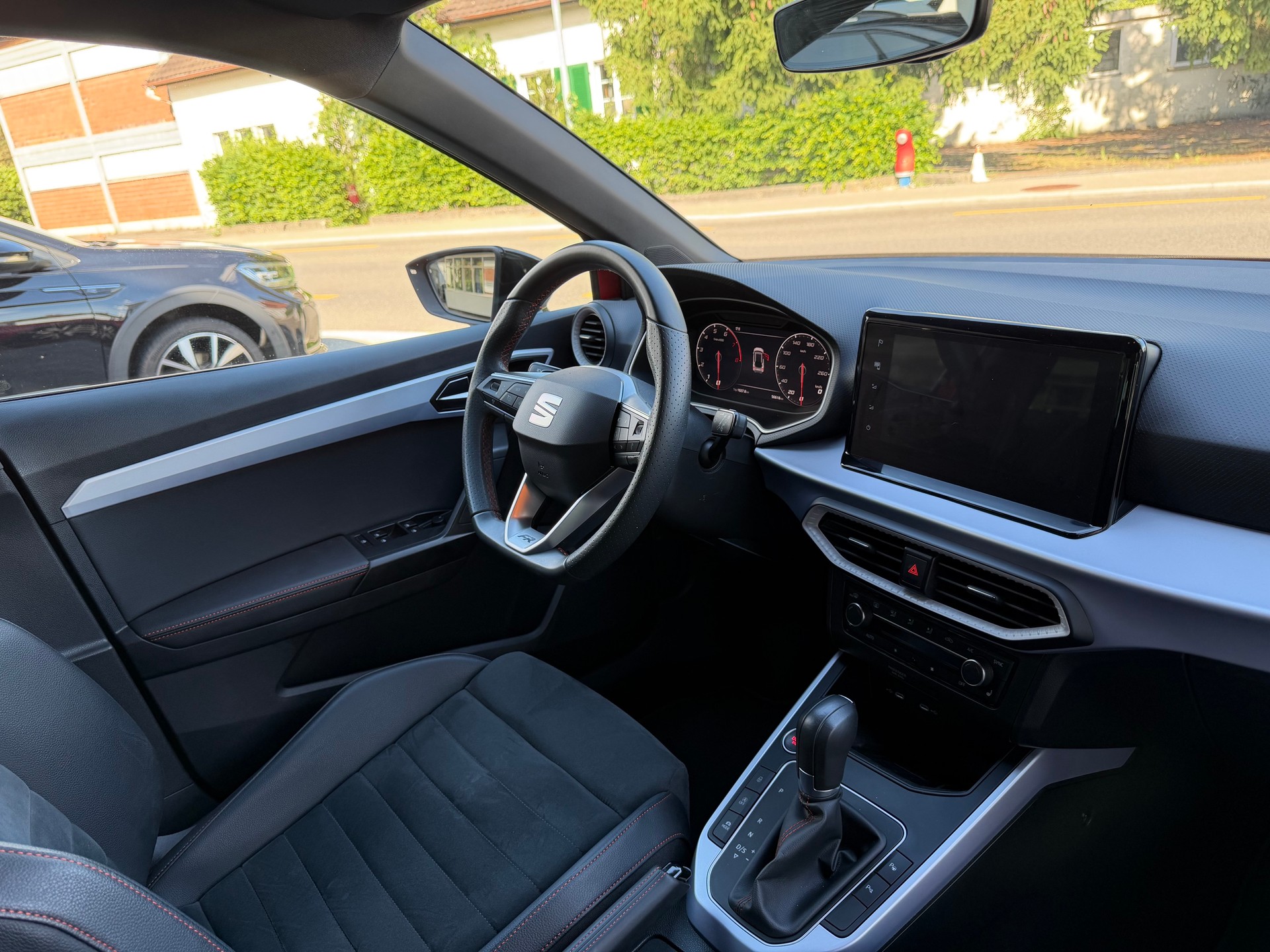 SEAT Arona 1.5 Eco TSI FR DSG-image-12