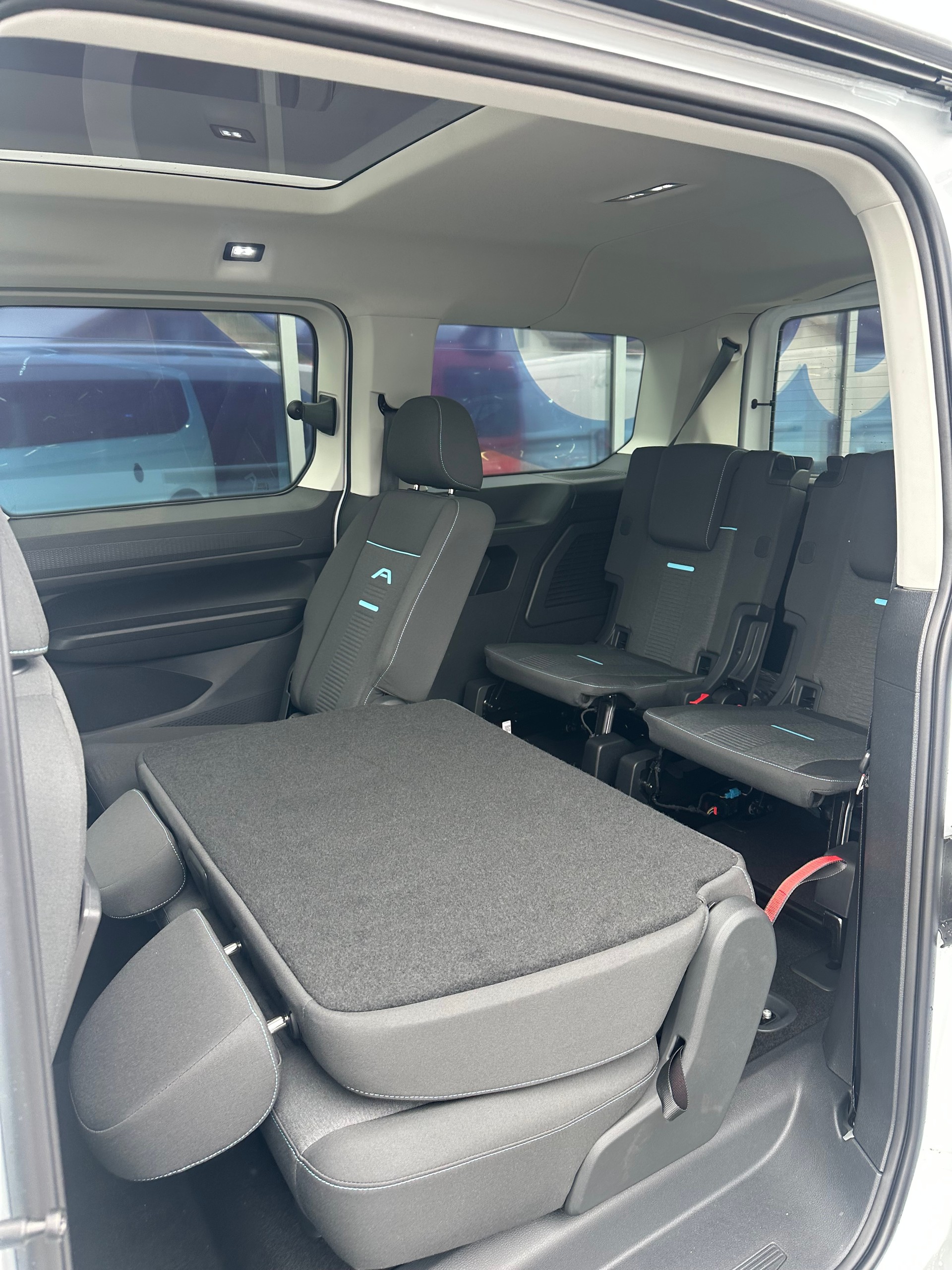 FORD TOURNEO CONNECT Grand 1.5 EcoB Active/PHEV/150CV-image-12
