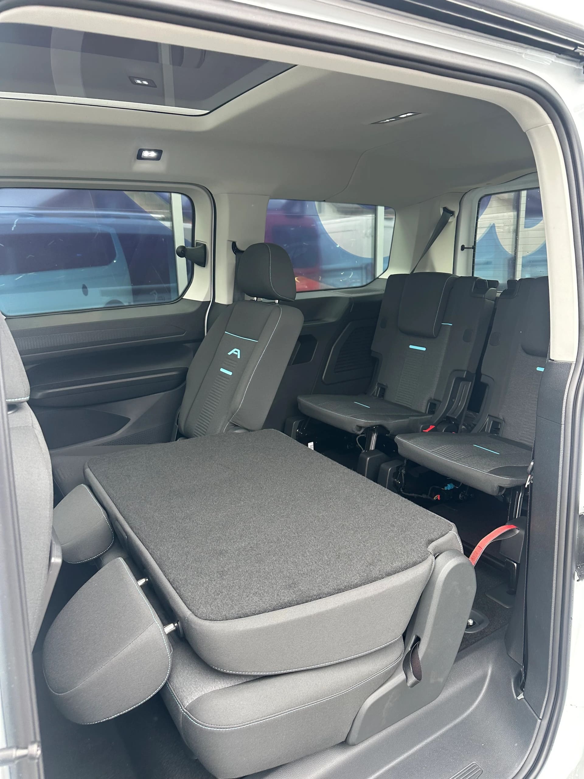 FORD TOURNEO CONNECT Grand 1.5 EcoB Active/PHEV/150CV-image-12