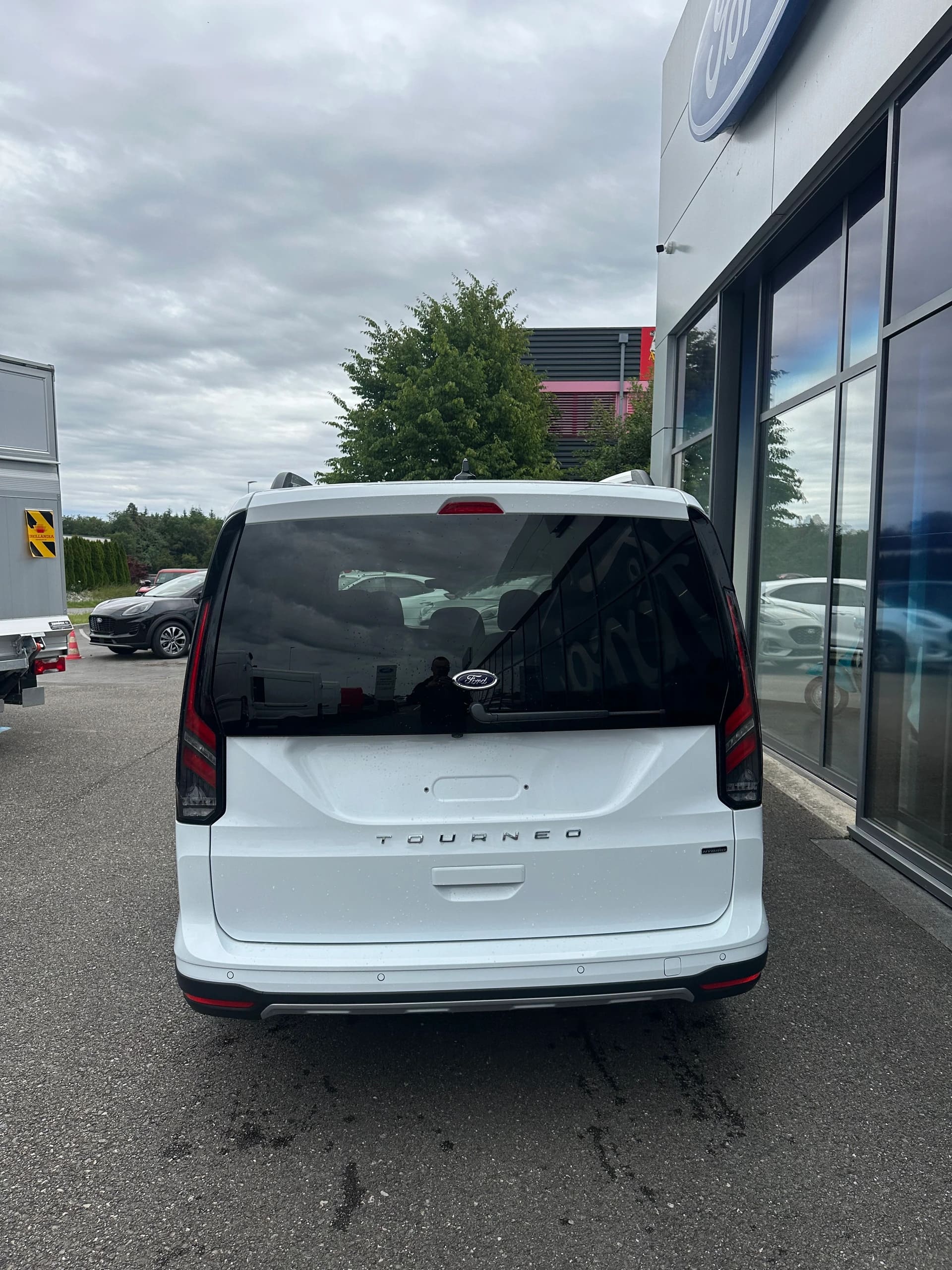 FORD TOURNEO CONNECT Grand 1.5 EcoB Active/PHEV/150CV-image-4