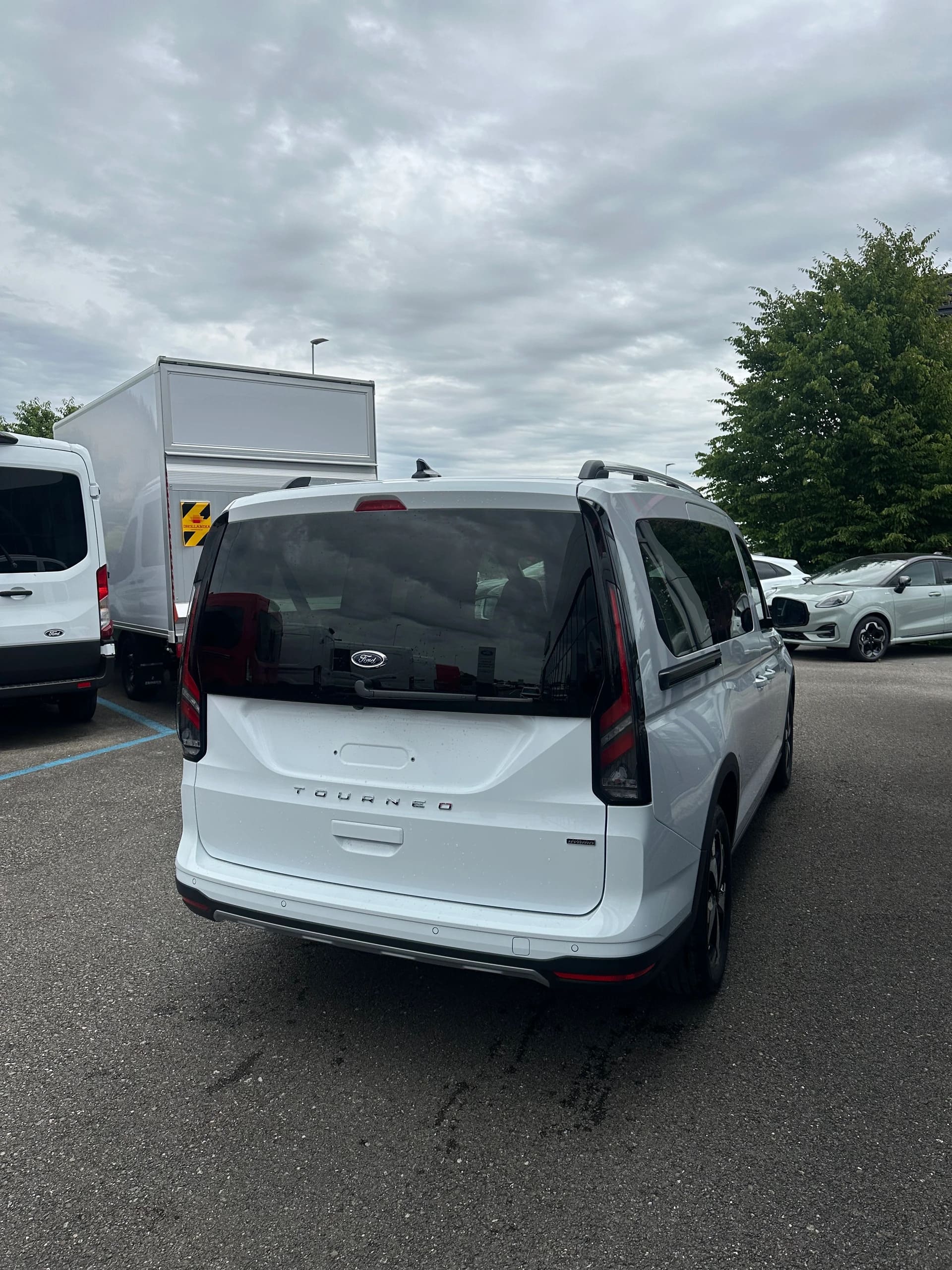 FORD TOURNEO CONNECT Grand 1.5 EcoB Active/PHEV/150CV-image-6