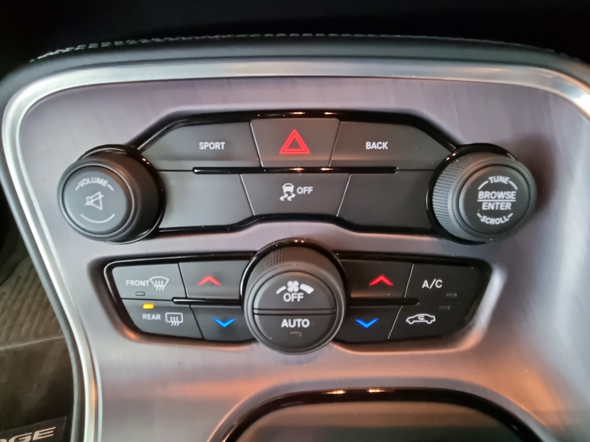 DODGE Challenger 3.6 V6 SXT 8-Stufen Aut.-image-13