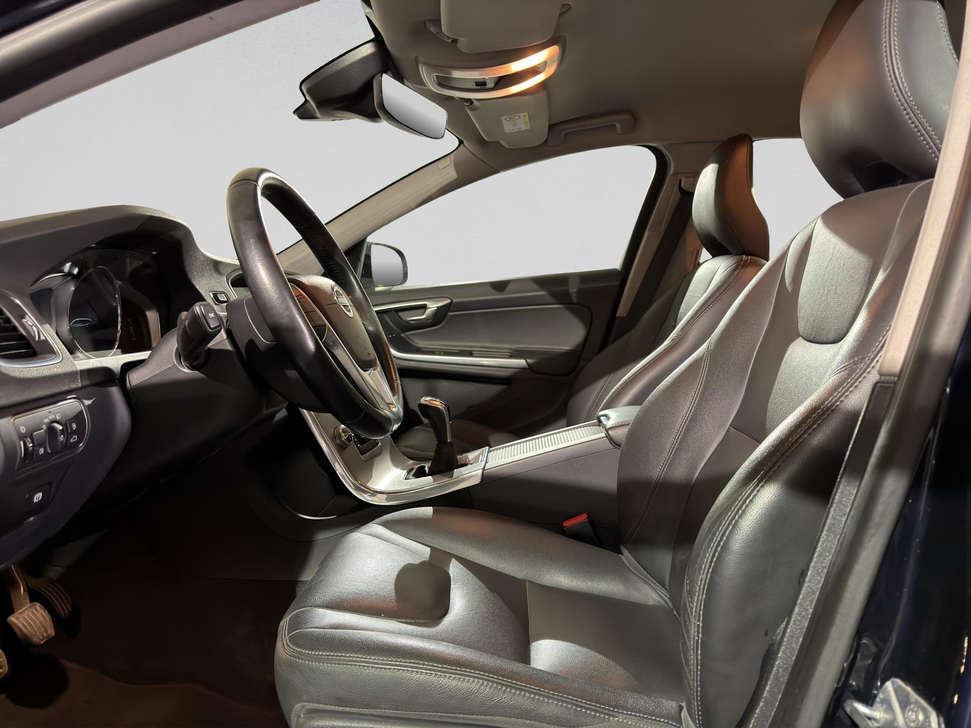 VOLVO V60 D3 Summum-image-8