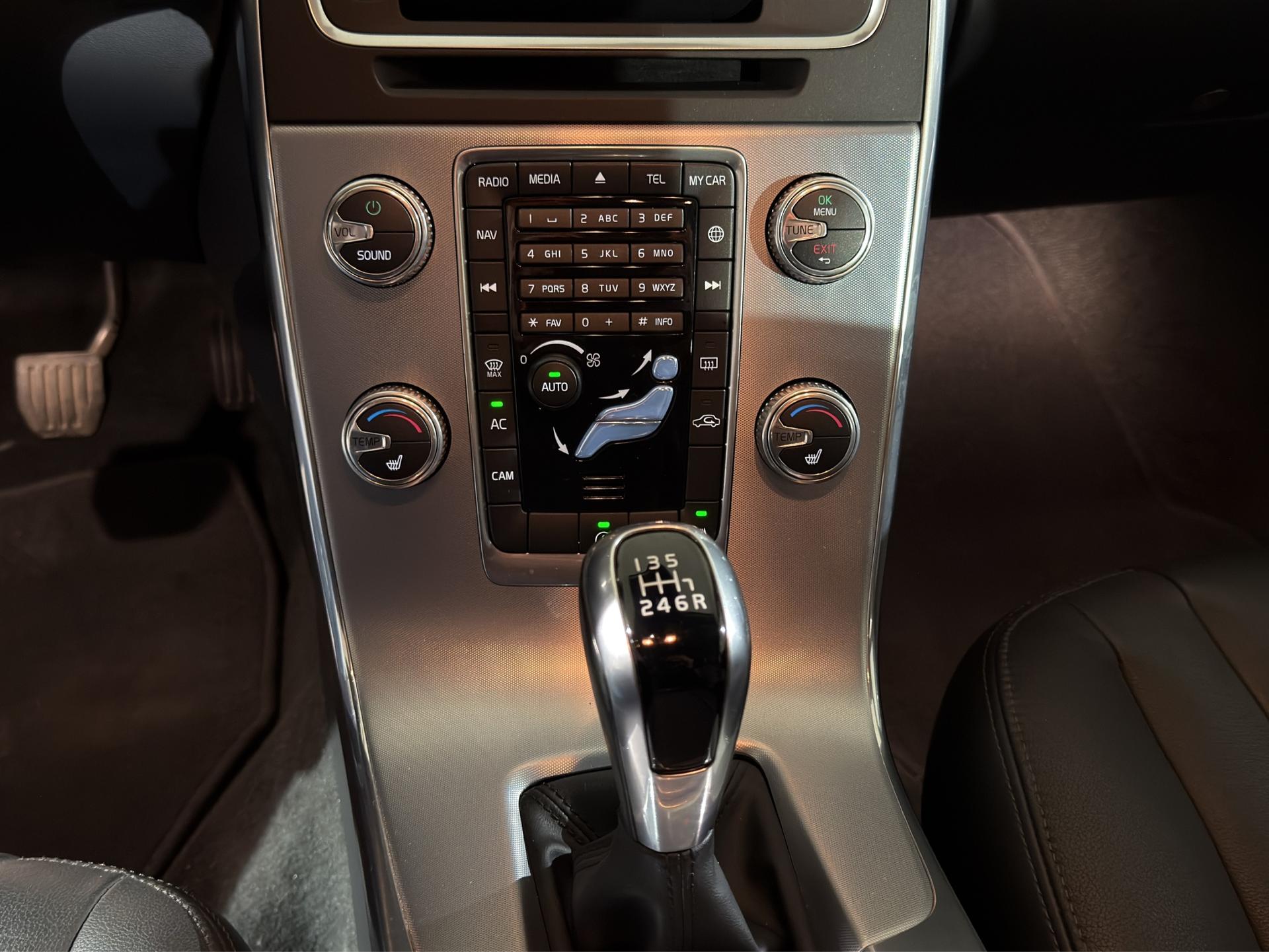 VOLVO V60 D3 Summum-image-11