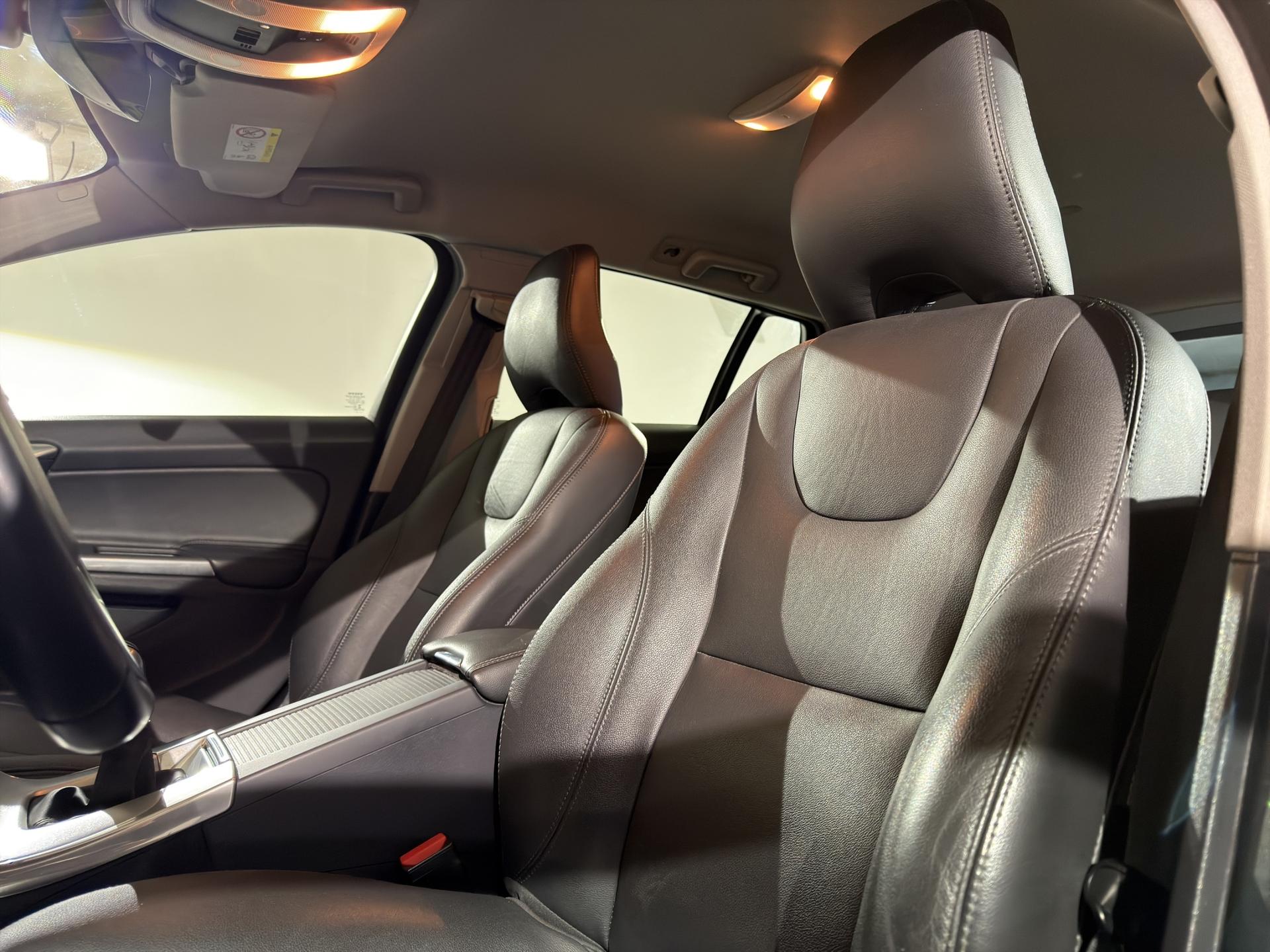 VOLVO V60 D3 Summum-image-18