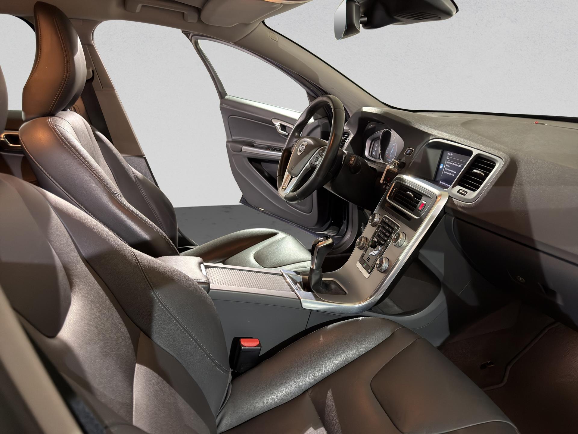 VOLVO V60 D3 Summum-image-16