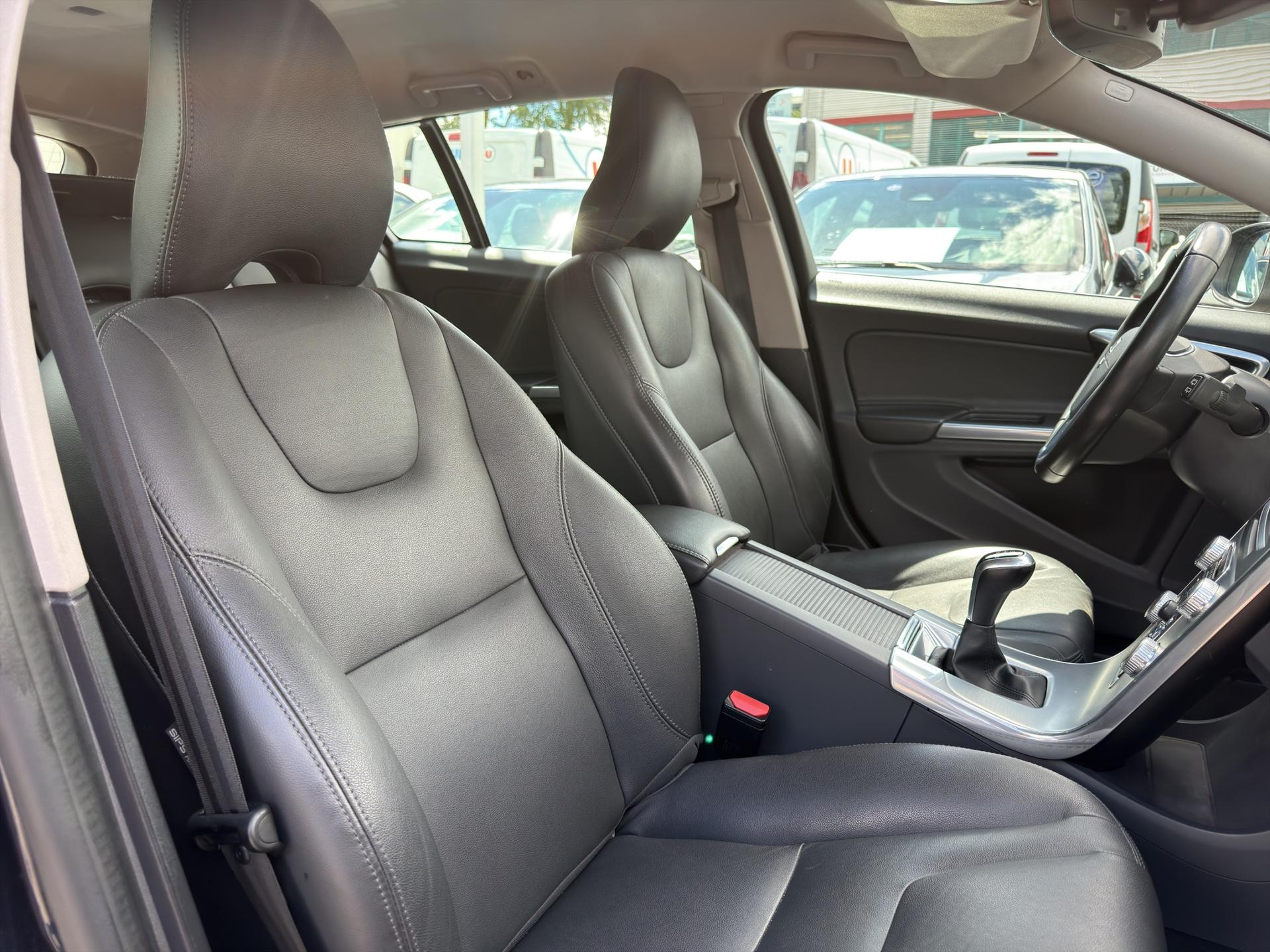 VOLVO V60 D3 Summum-image-22