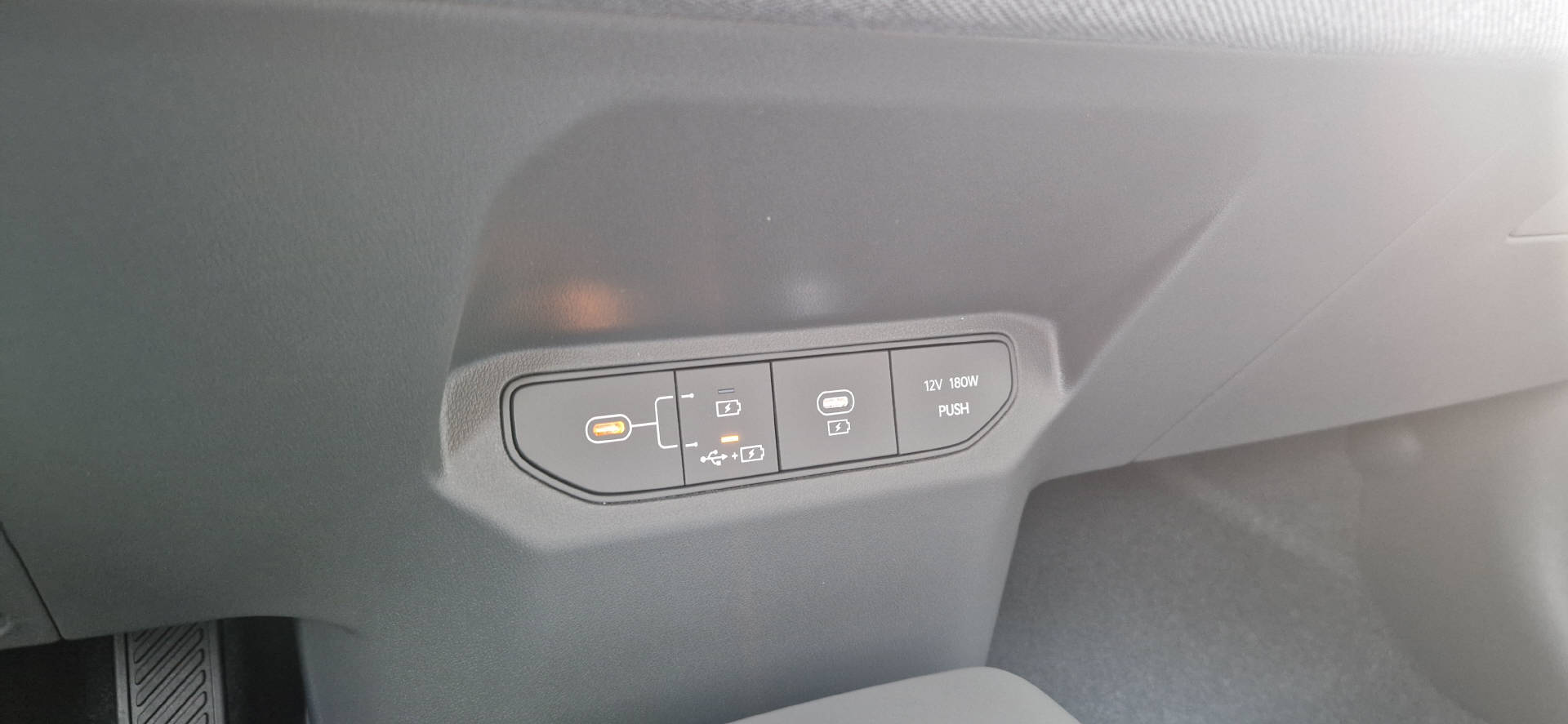 KIA EV3 81 kWh Earth+-image-12