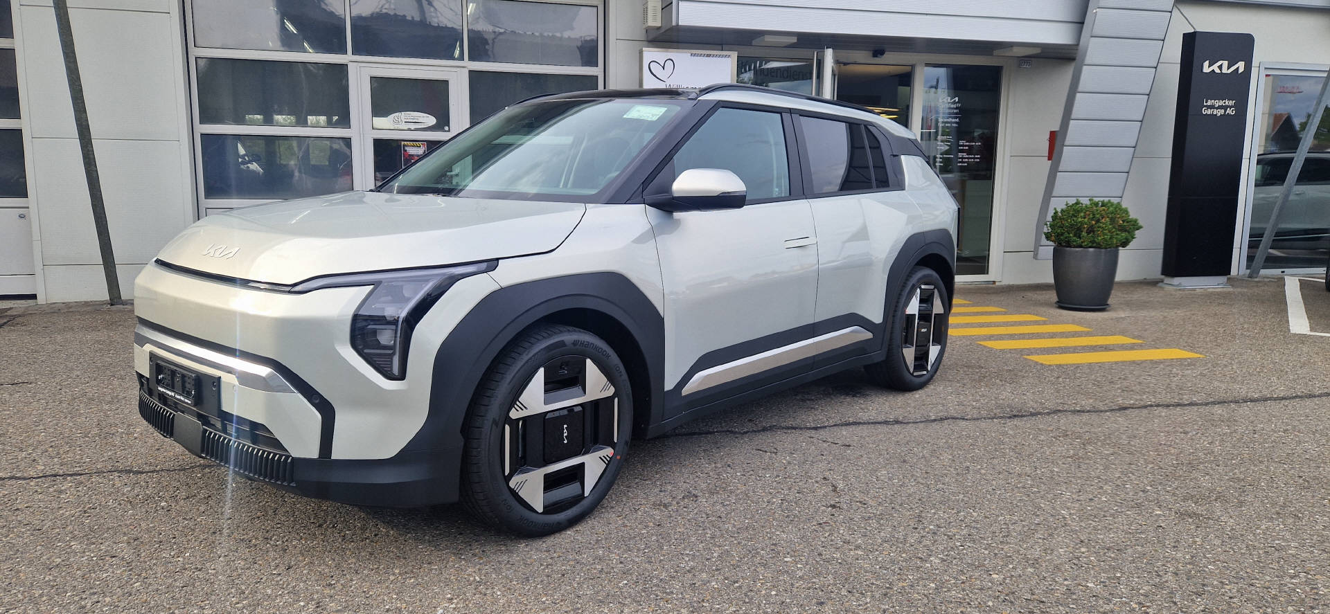 KIA EV3 81 kWh Earth+-image-1