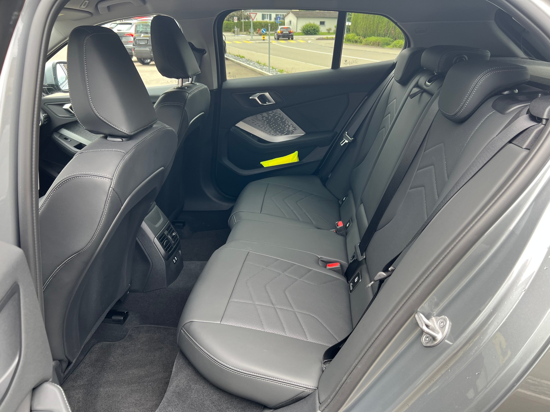 BMW 118d Steptronic M Sport Pro-image-16