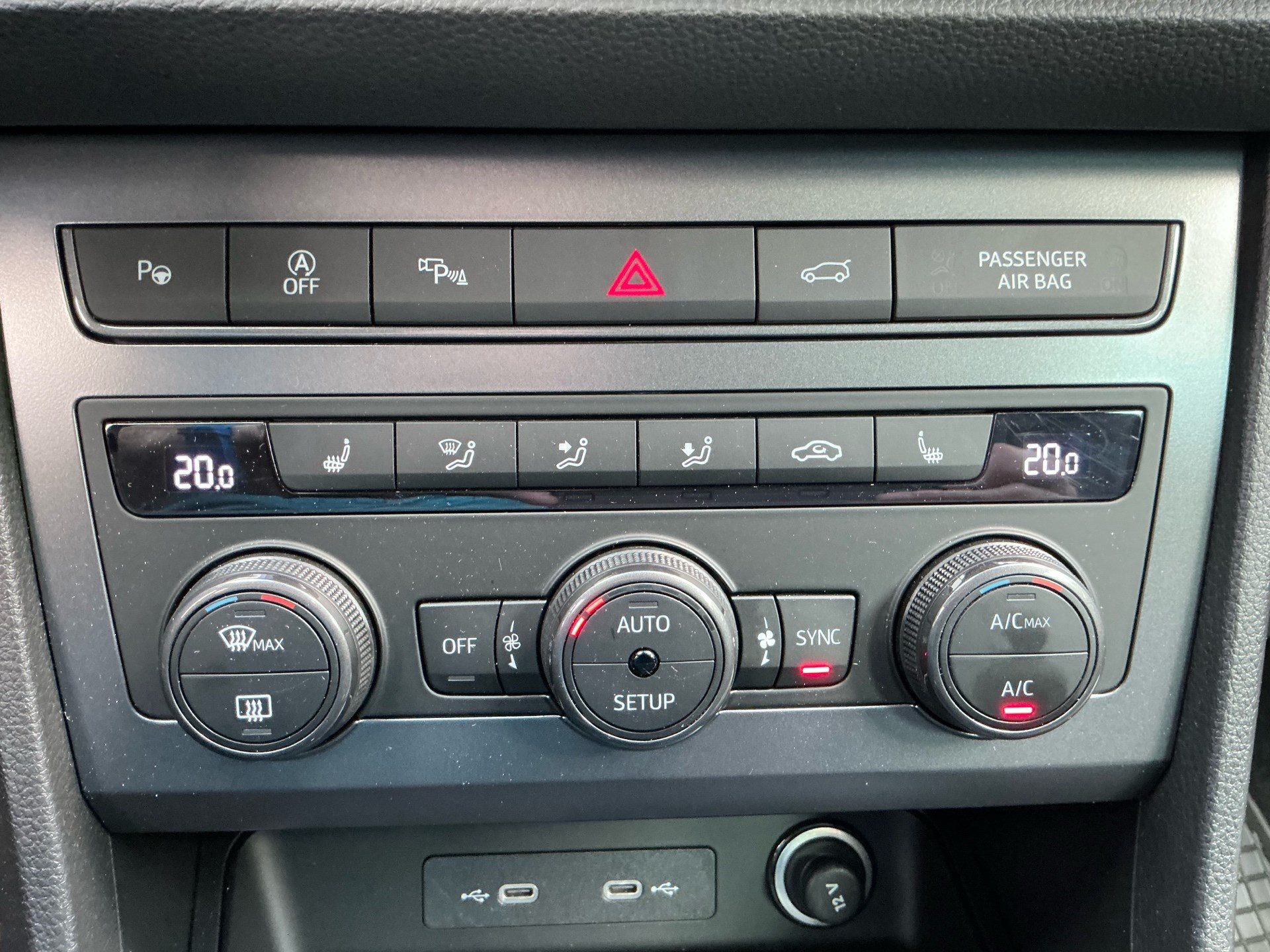 CUPRA Ateca 2.0 TSI VZ 4Drive *** PANORAMADACH & ANHÄNGERKUPPLUNG ***-image-28