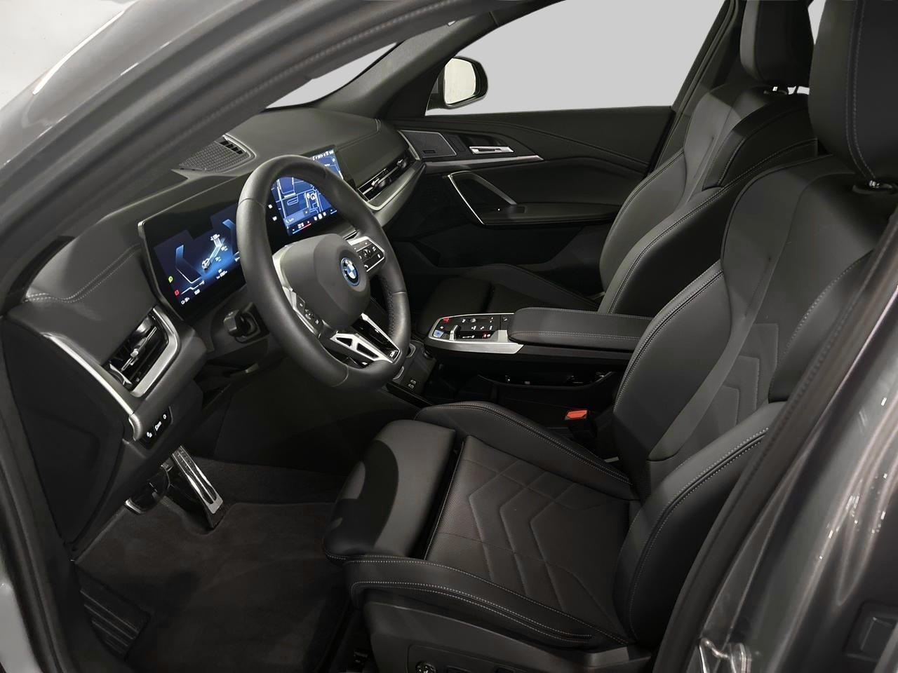 BMW iX2 30 xDrive M Sport-image-16