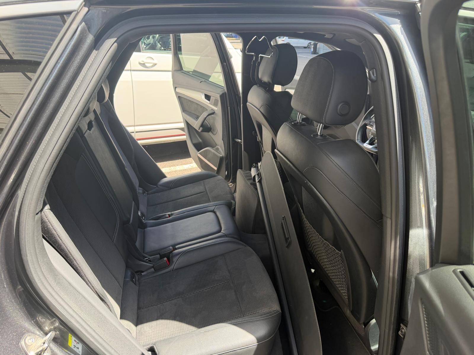 AUDI Q5 55 TFSI e quattro-image-4