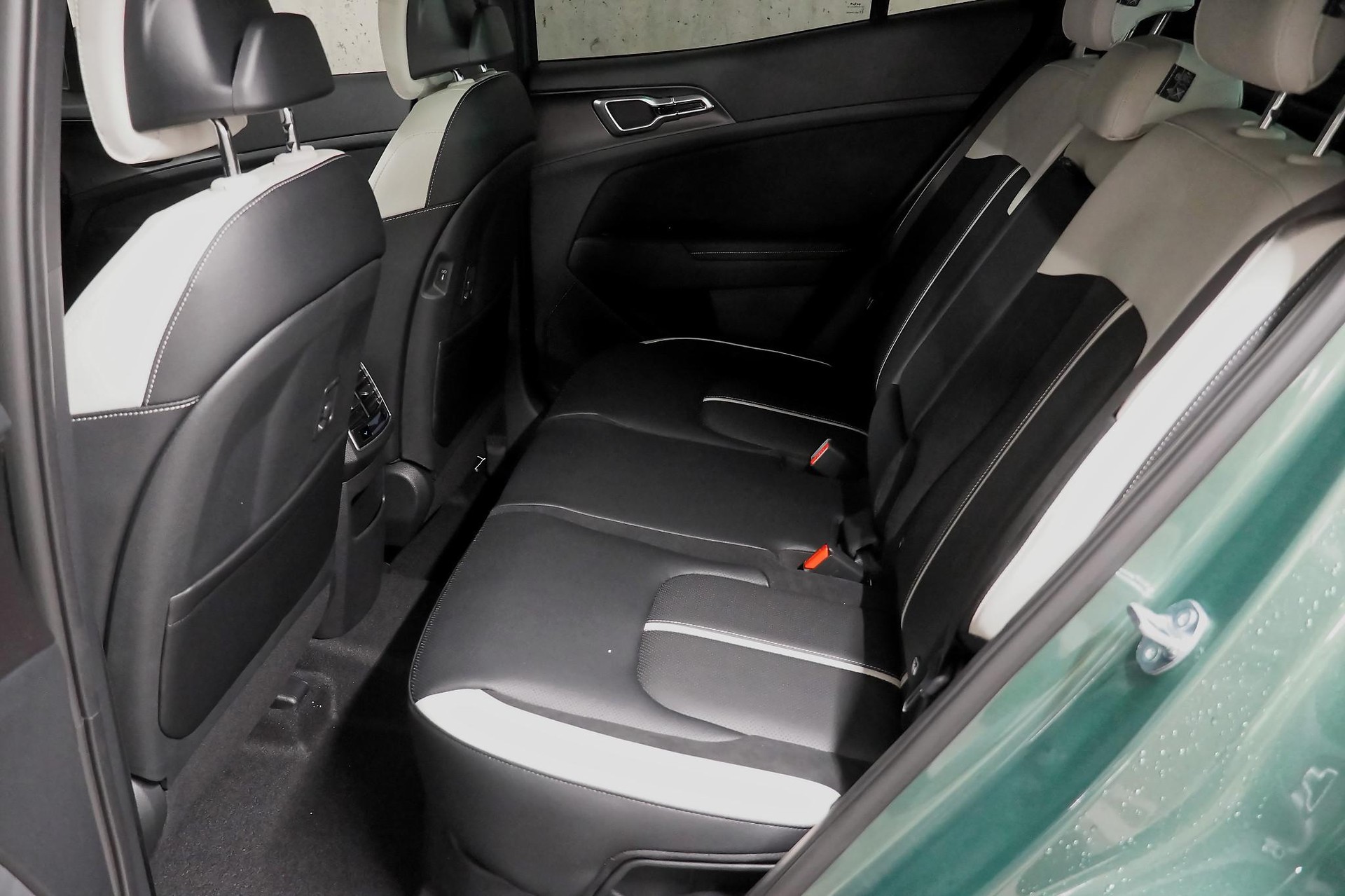 KIA Sportage 1.6 T-GDi Hybrid GT-Line-image-9