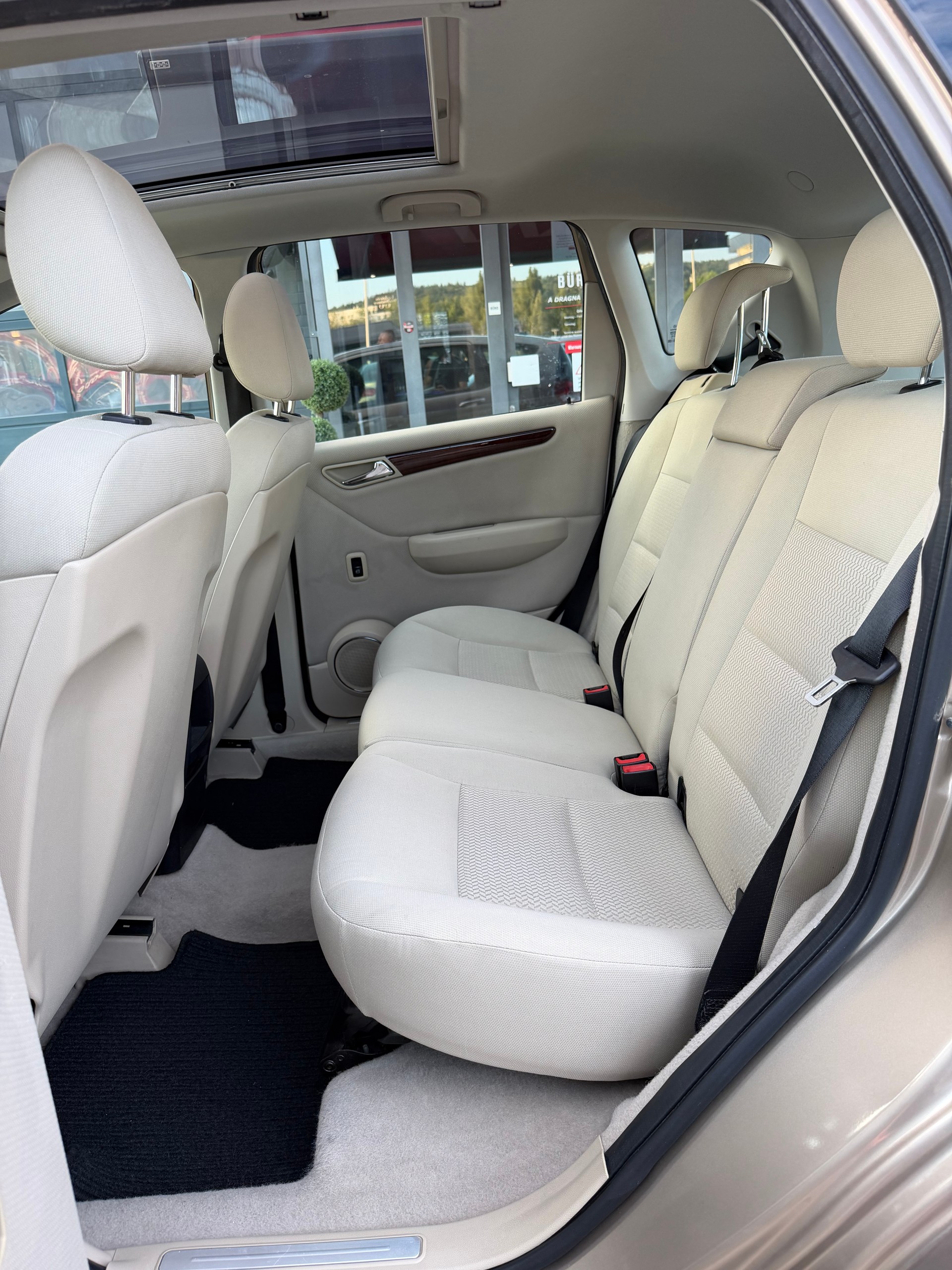 MERCEDES-BENZ A 180-image-21