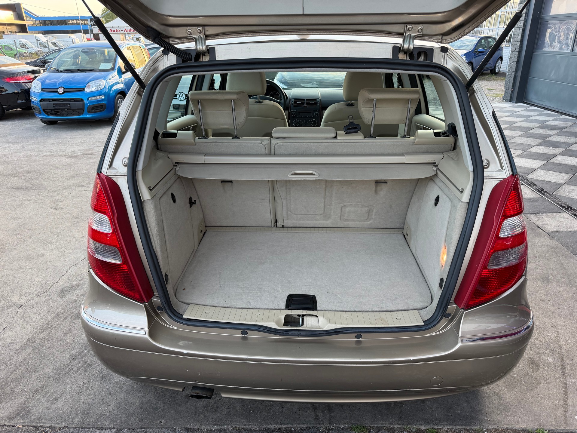 MERCEDES-BENZ A 180-image-23