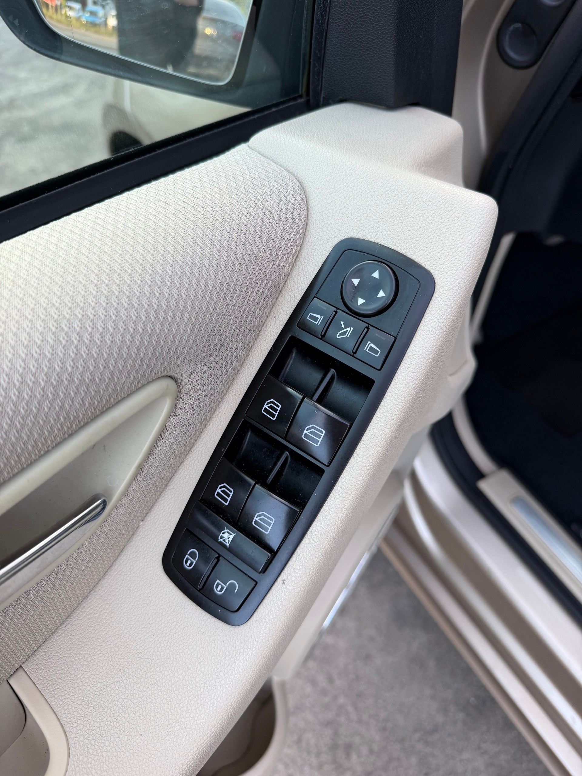 MERCEDES-BENZ A 180-image-19
