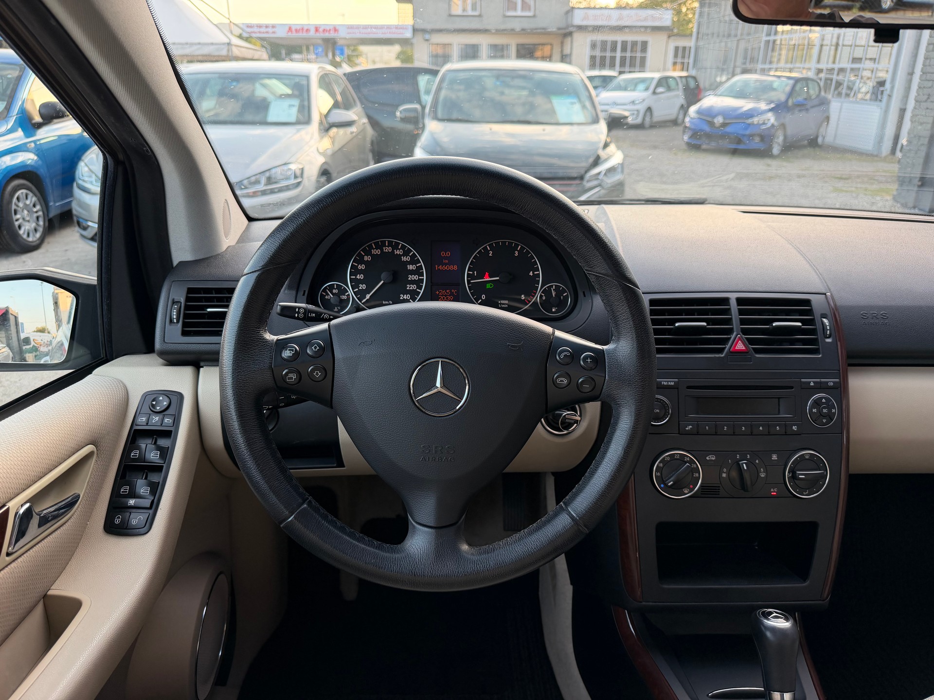 MERCEDES-BENZ A 180-image-14