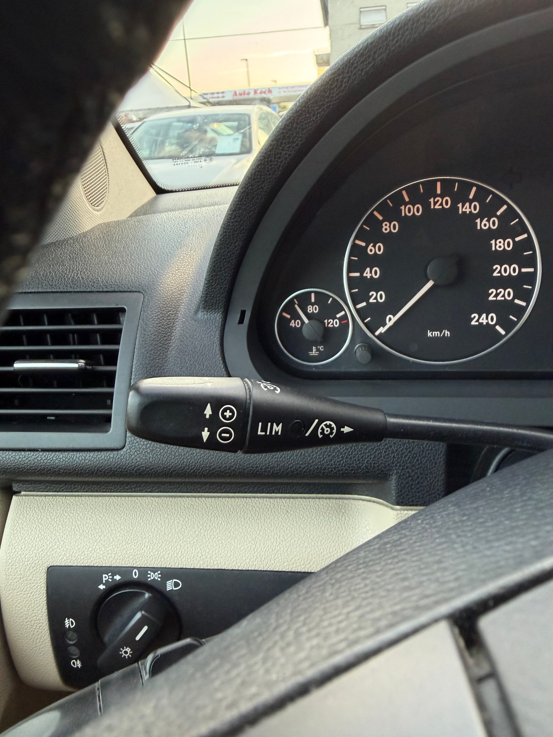 MERCEDES-BENZ A 180-image-15