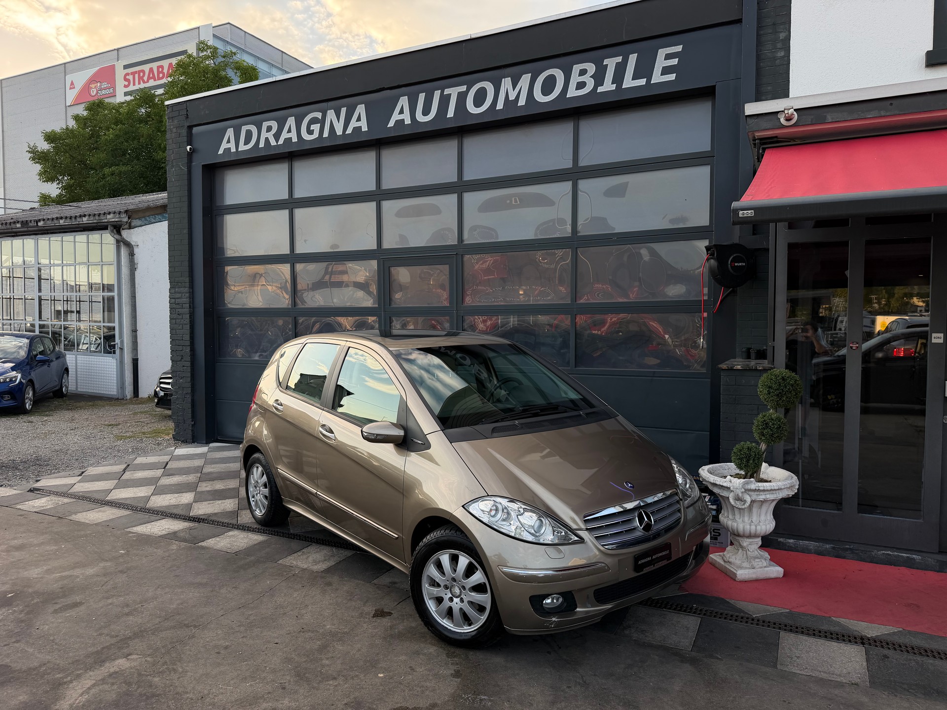 MERCEDES-BENZ A 180-image-2