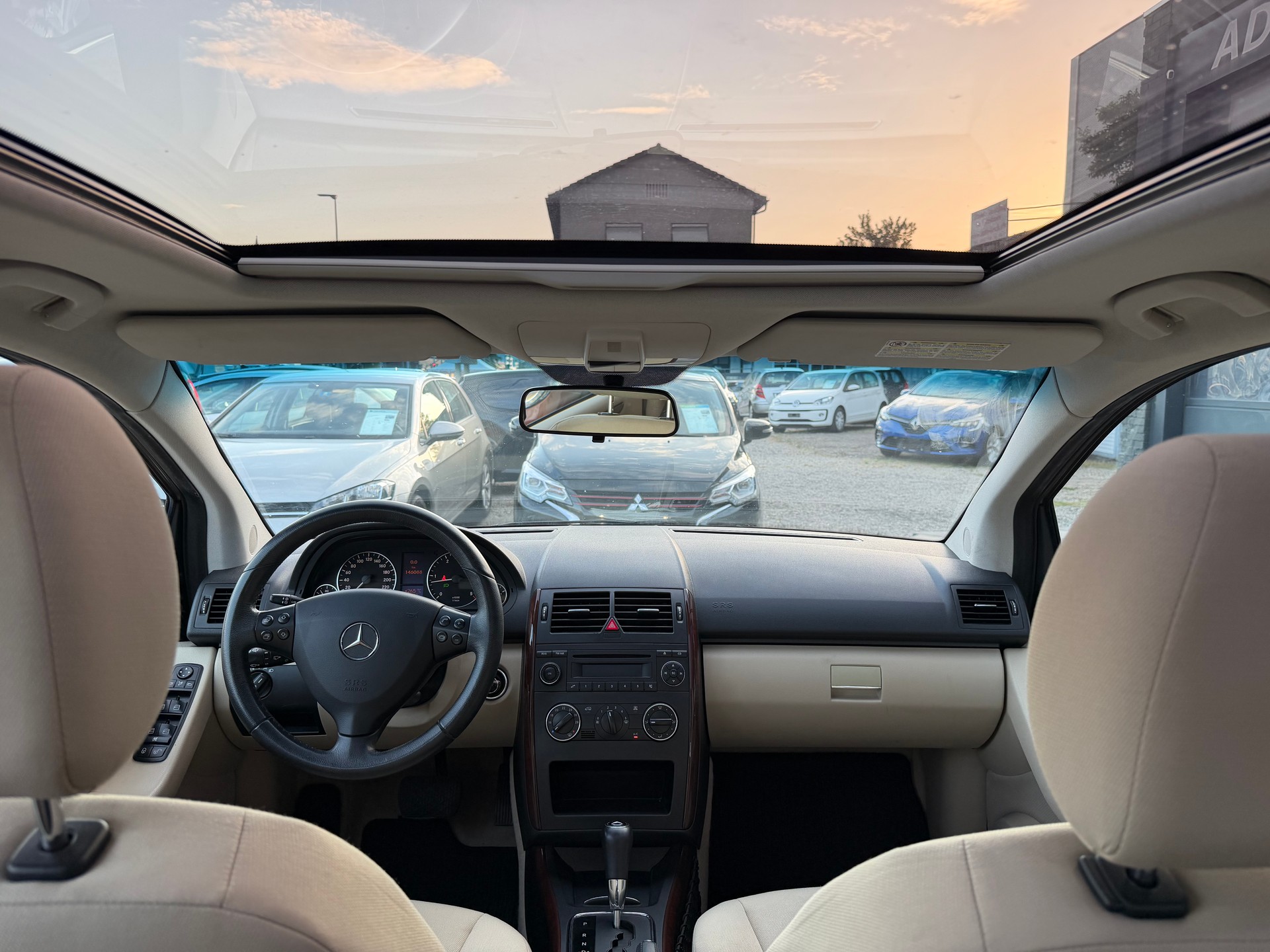 MERCEDES-BENZ A 180-image-11