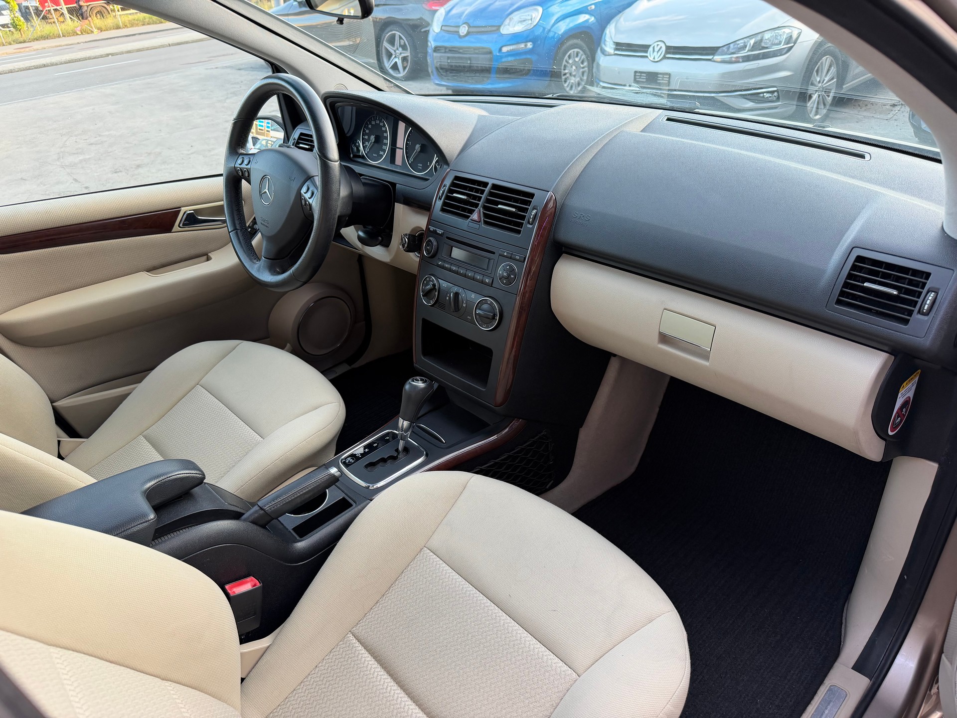 MERCEDES-BENZ A 180-image-18