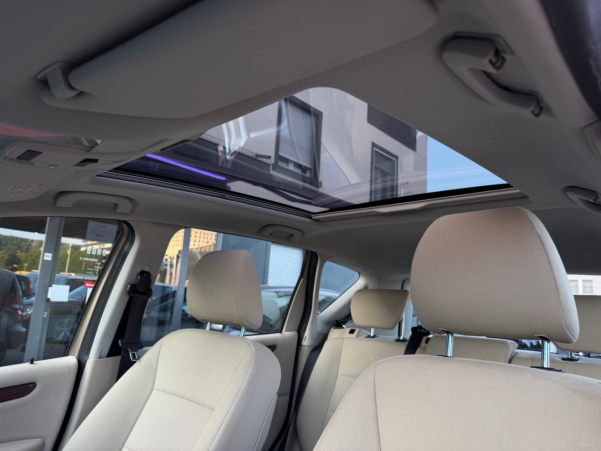 MERCEDES-BENZ A 180-image-10
