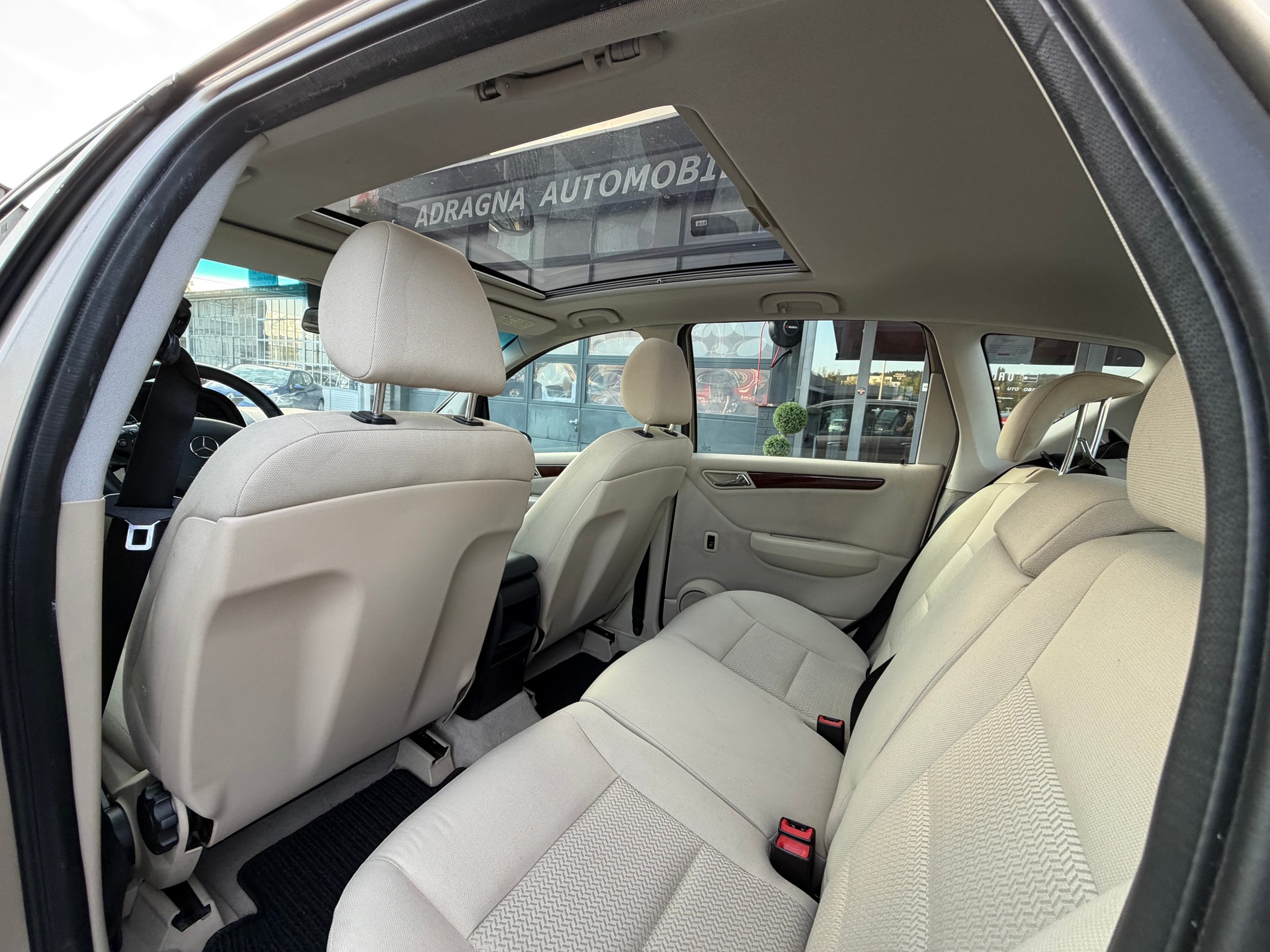 MERCEDES-BENZ A 180-image-22