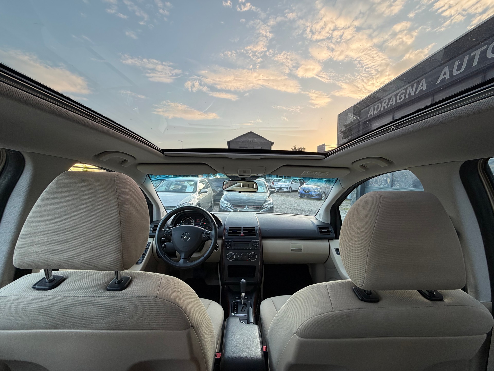MERCEDES-BENZ A 180-image-13