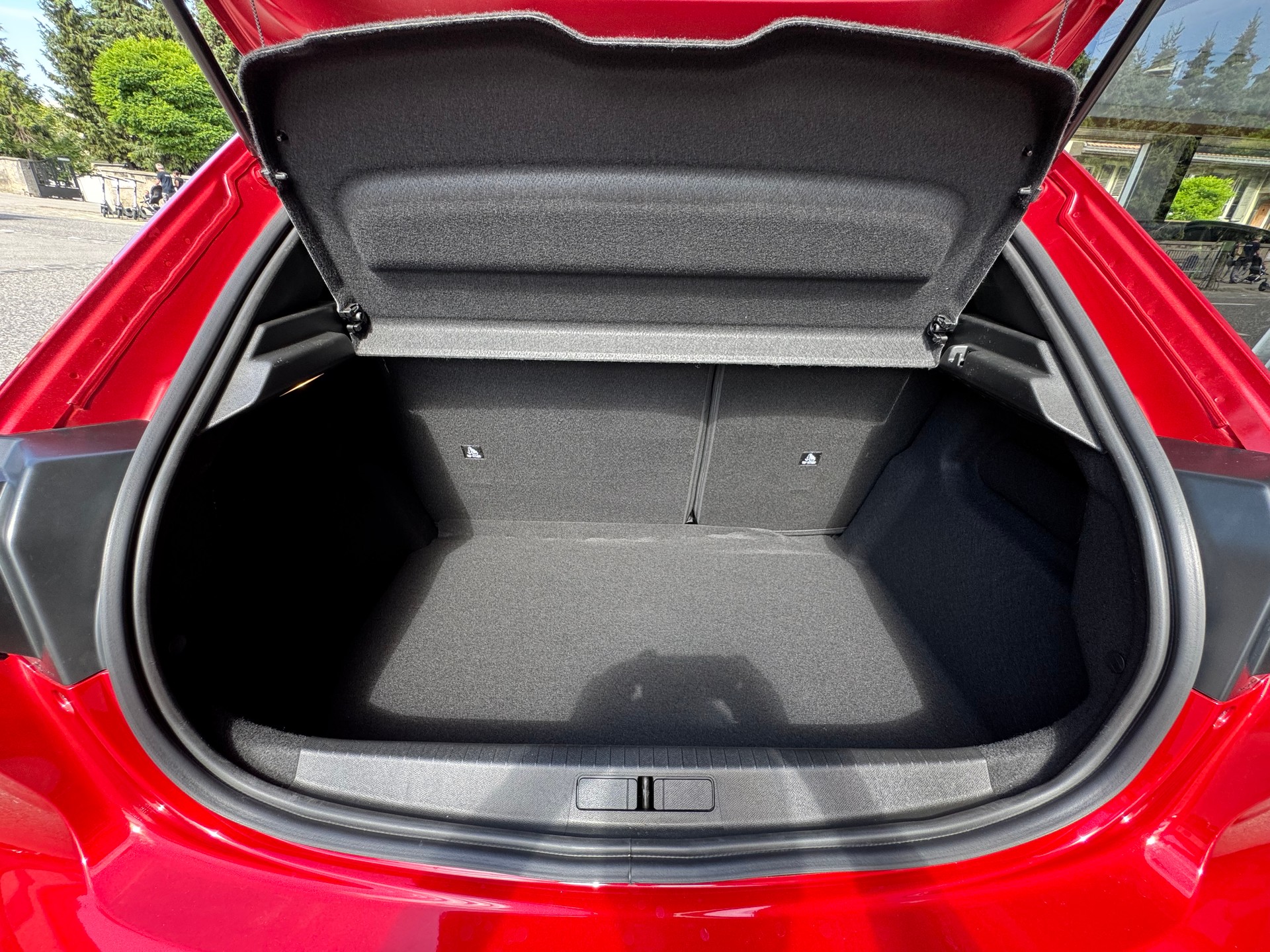 PEUGEOT 208 1.2 Hybrid 145 GT-image-7