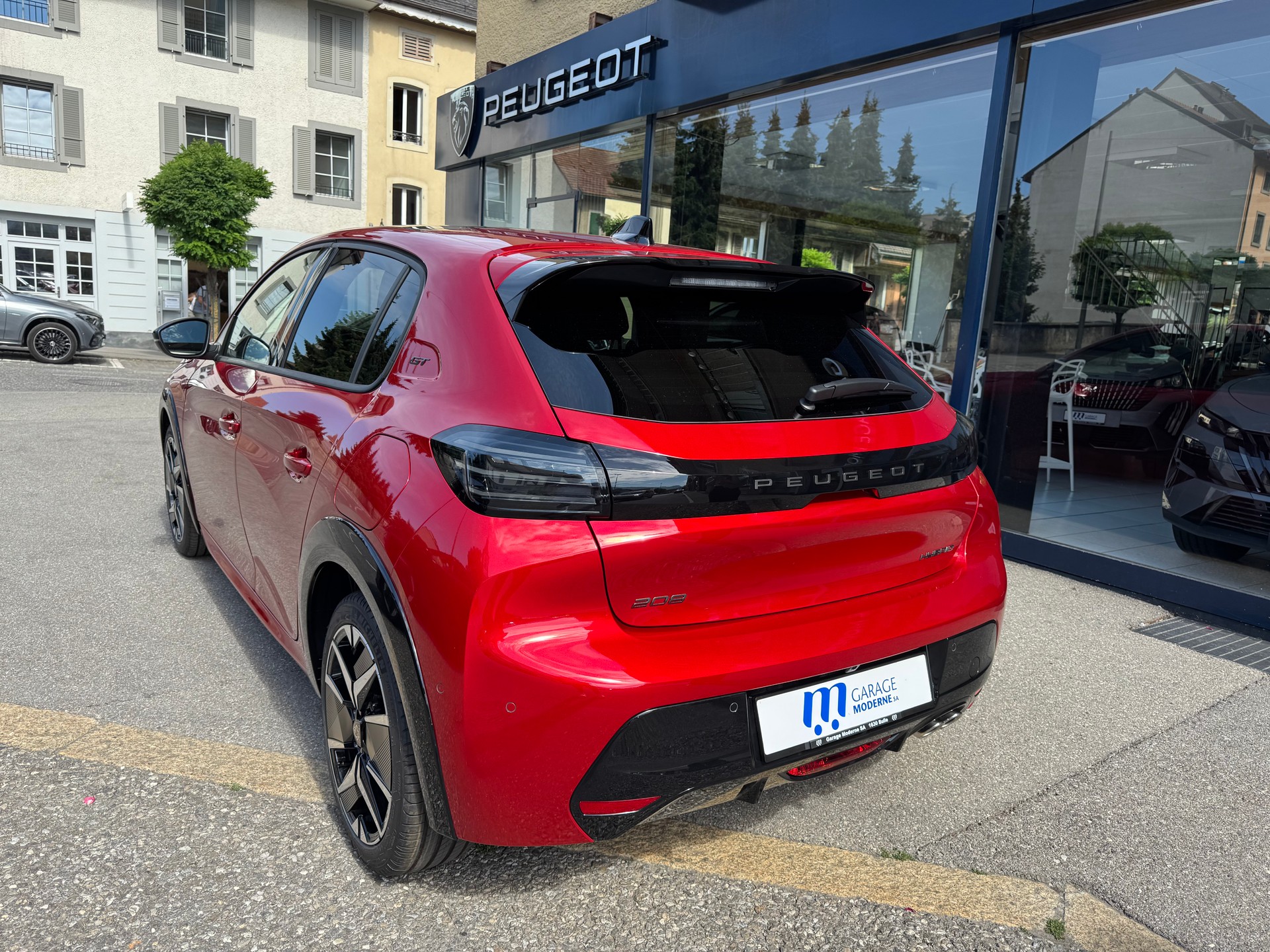 PEUGEOT 208 1.2 Hybrid 145 GT-image-4