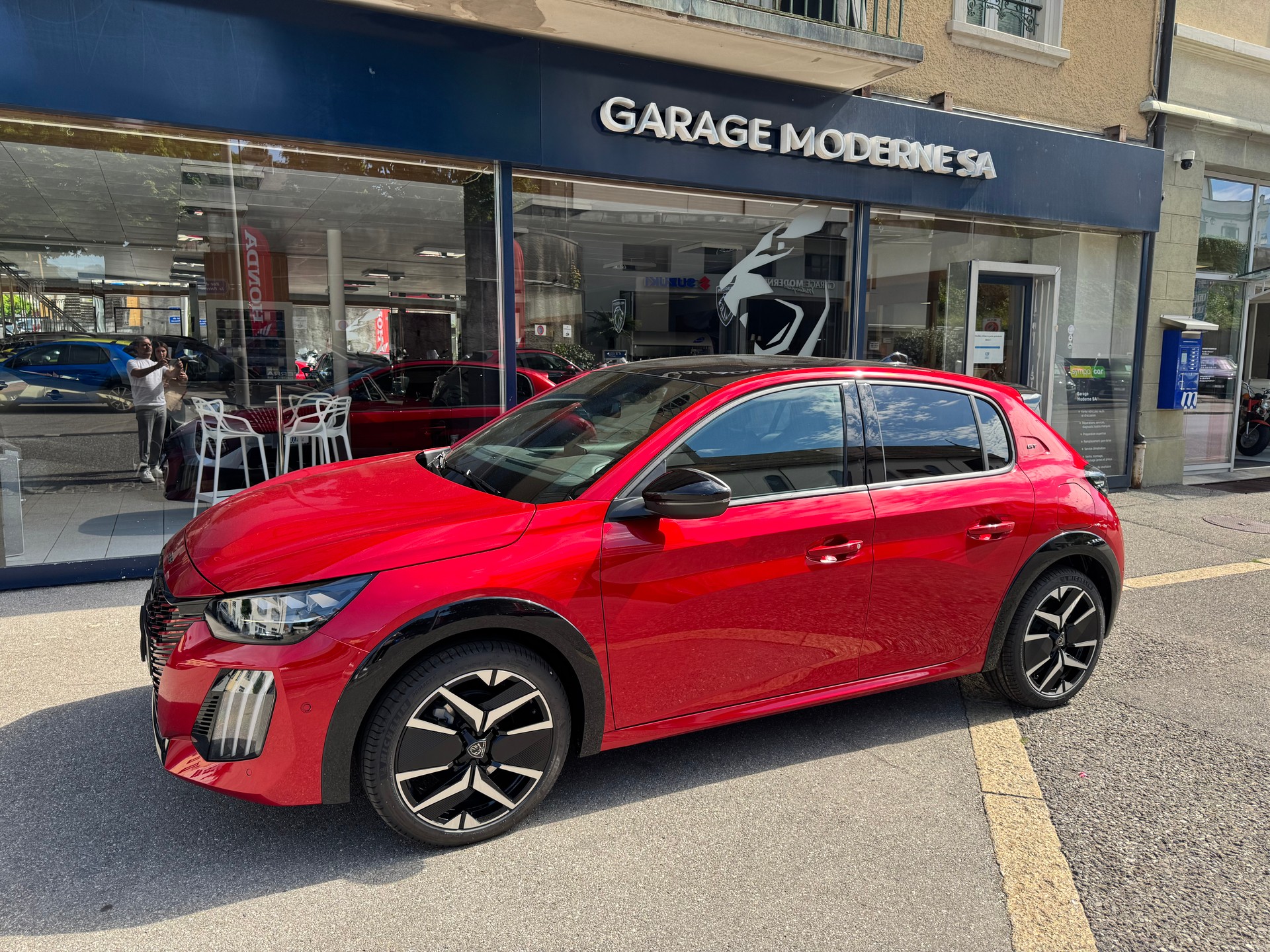 PEUGEOT 208 1.2 Hybrid 145 GT-image-0
