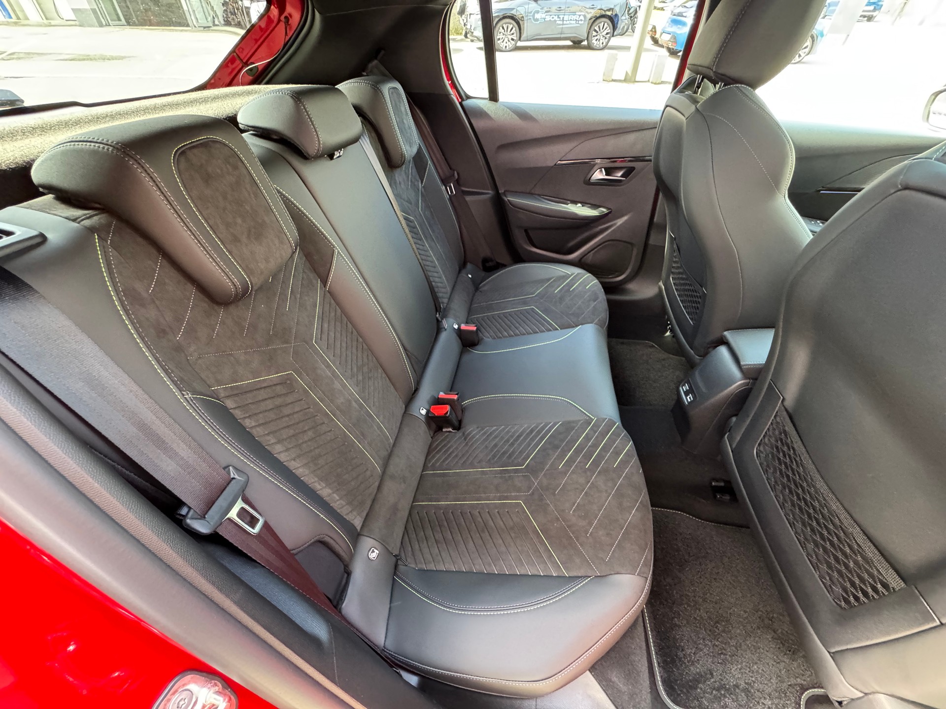 PEUGEOT 208 1.2 Hybrid 145 GT-image-8