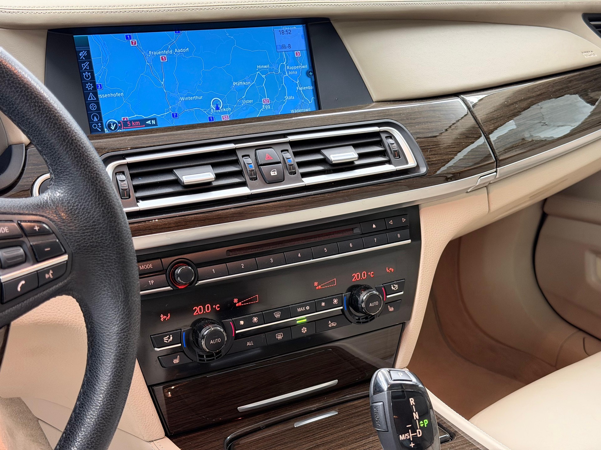 BMW 750i L *Head-Up*Panorama*Massage*ACC*-image-14