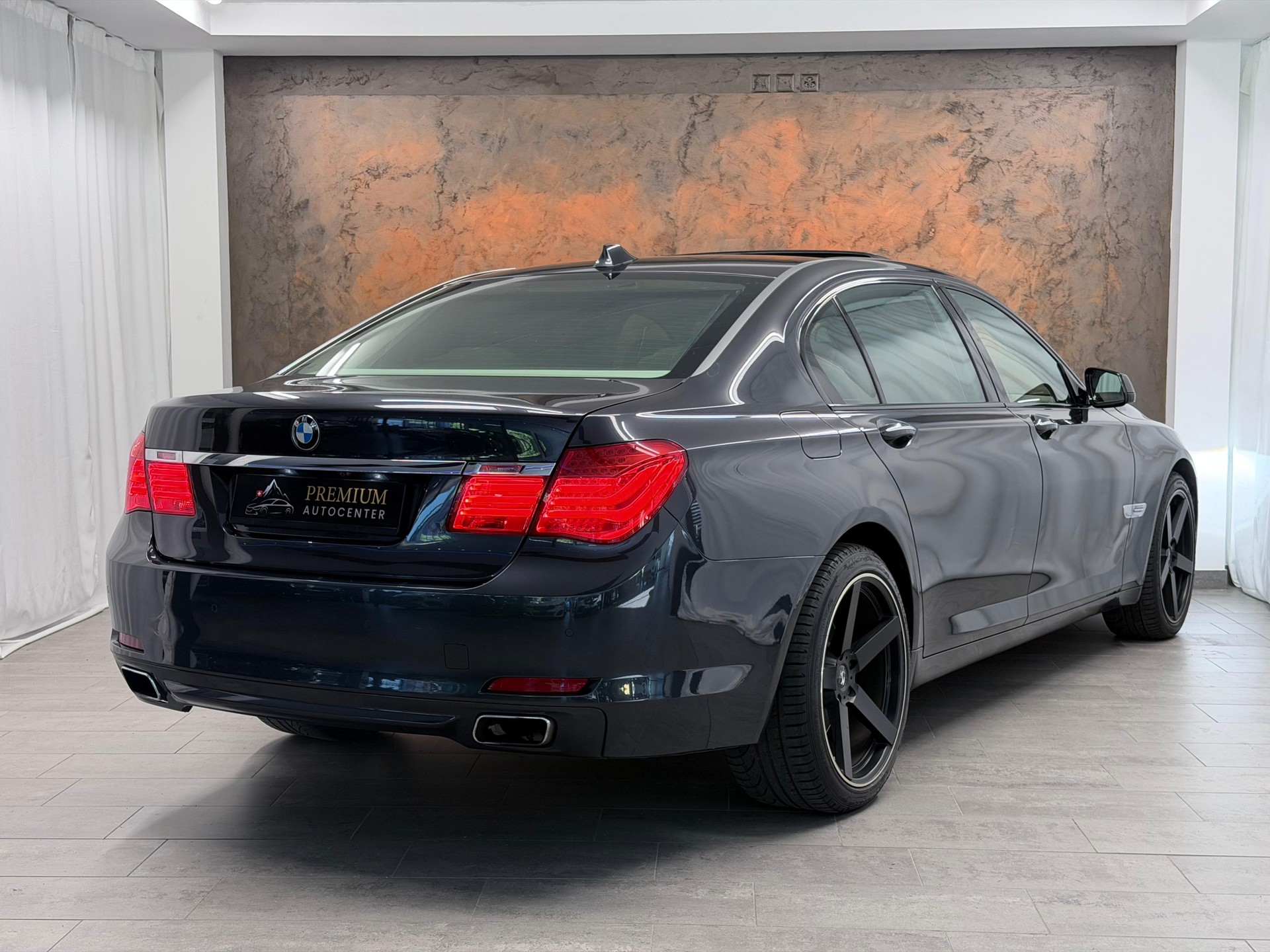 BMW 750i L *Head-Up*Panorama*Massage*ACC*-image-3